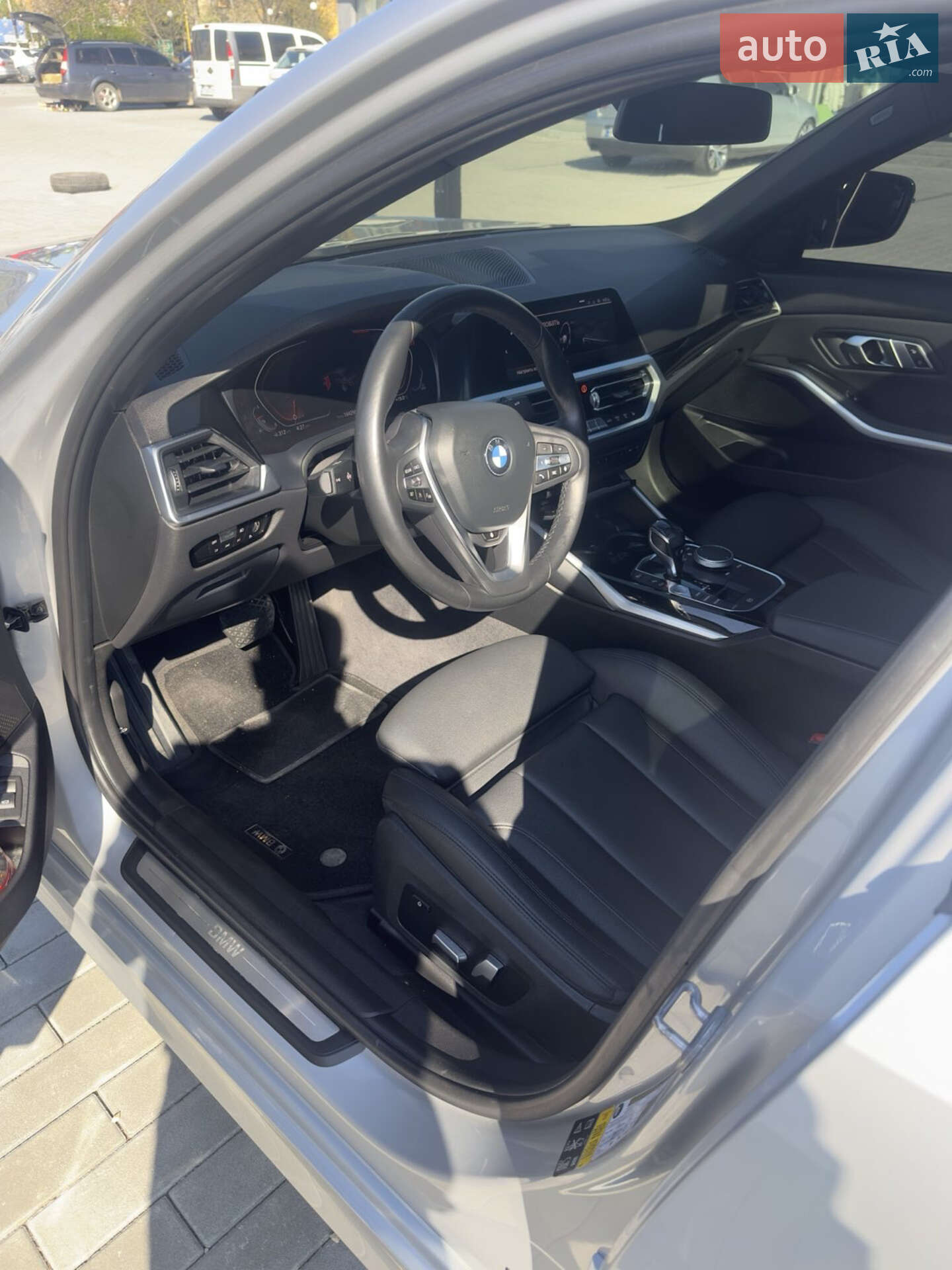 Головне фото звіту автомобіля BMW 330I 2019