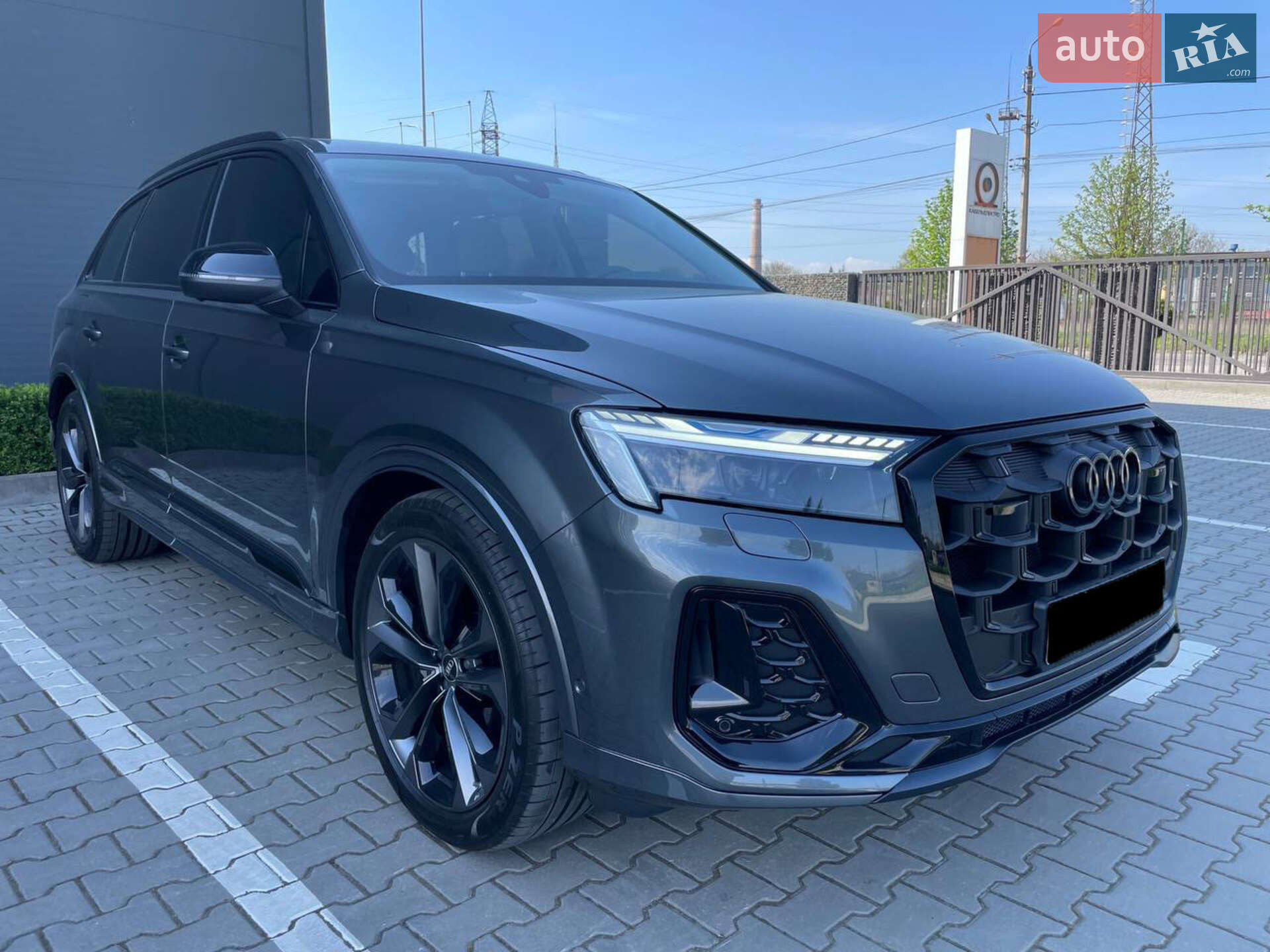 AUDI Q7 2025