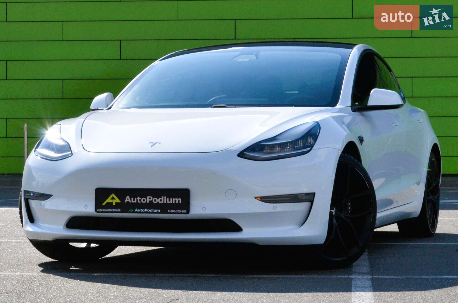 Головне фото звіту автомобіля TESLA MODEL 3 2020
