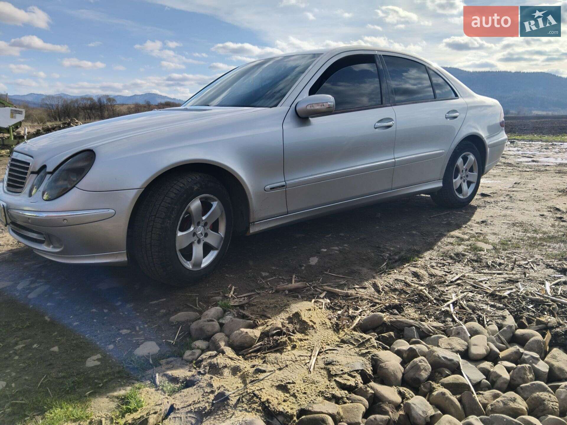 Головне фото звіту автомобіля MERCEDES-BENZ E 270 CDI 2003