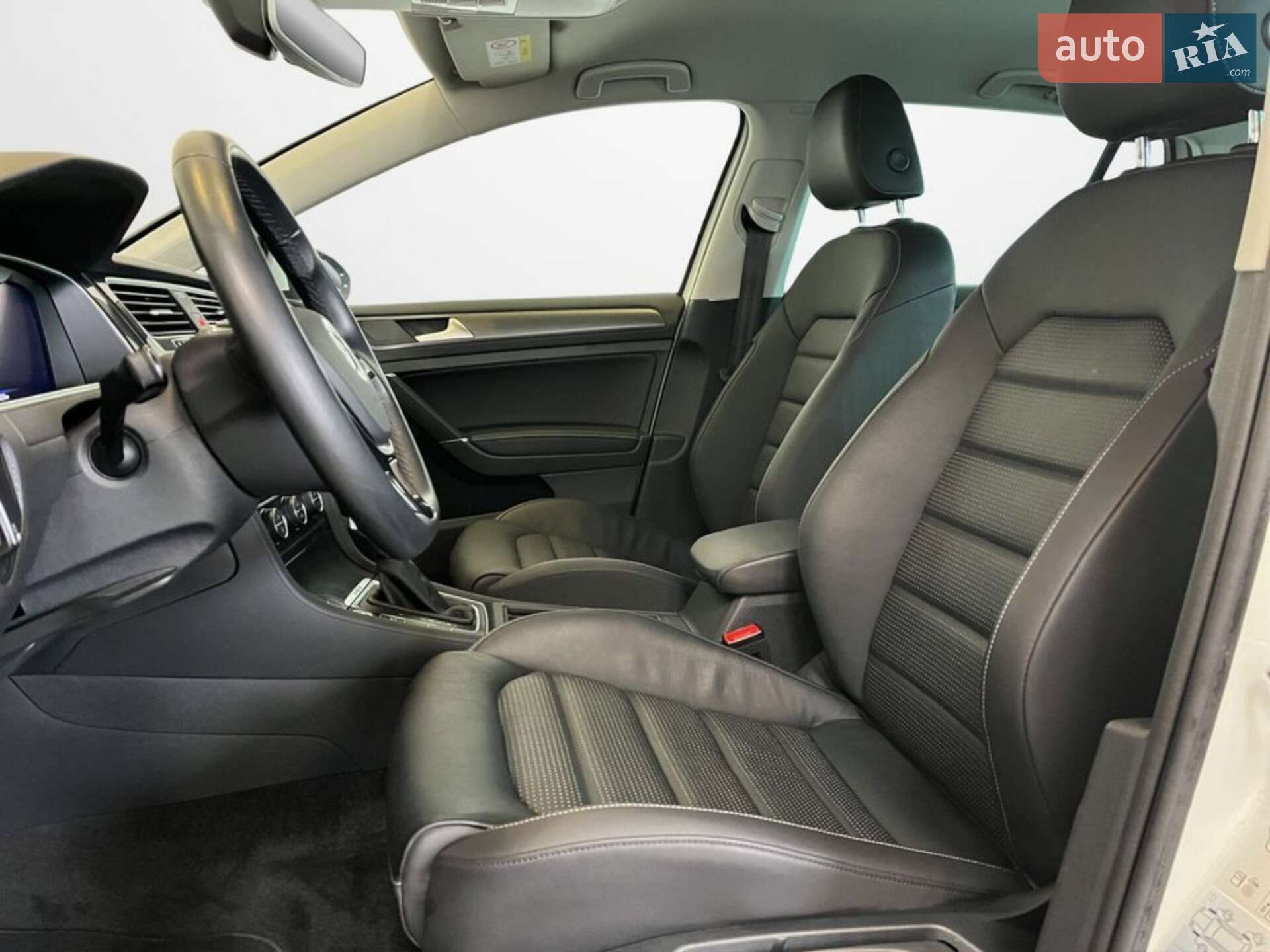 VOLKSWAGEN E-GOLF 2018