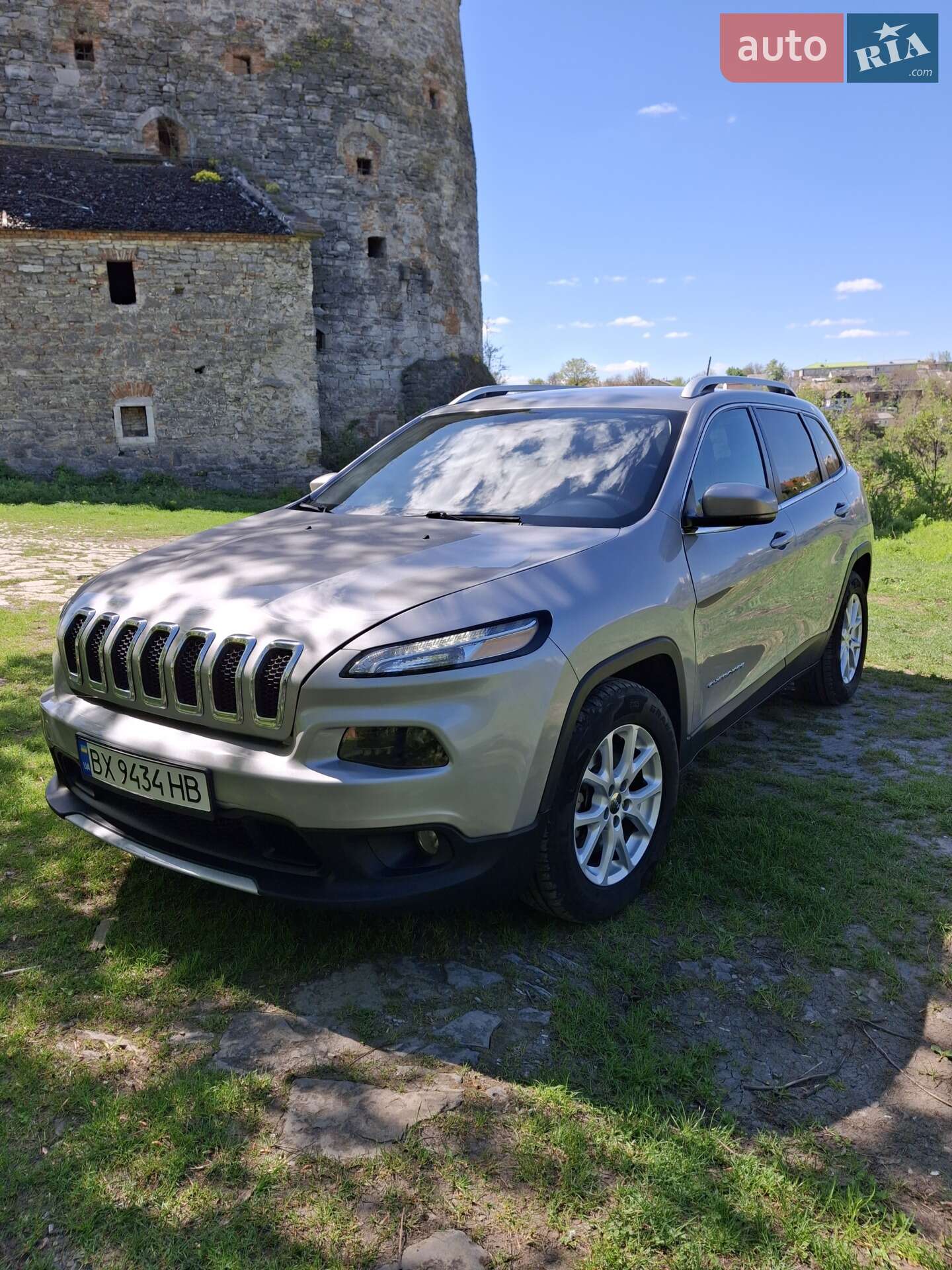 Головне фото звіту автомобіля JEEP CHEROKEE 2016