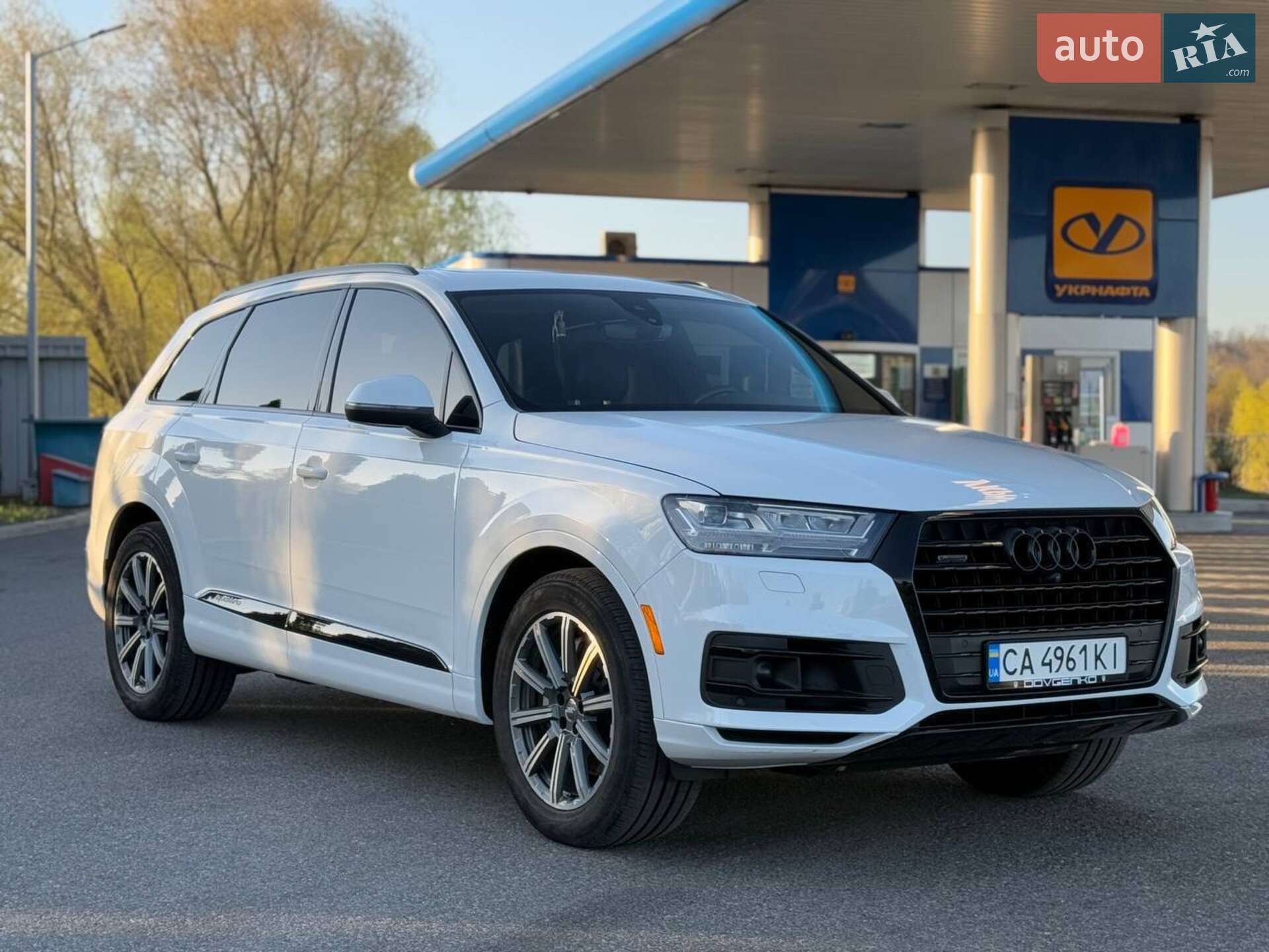 Головне фото звіту автомобіля AUDI Q7 2016