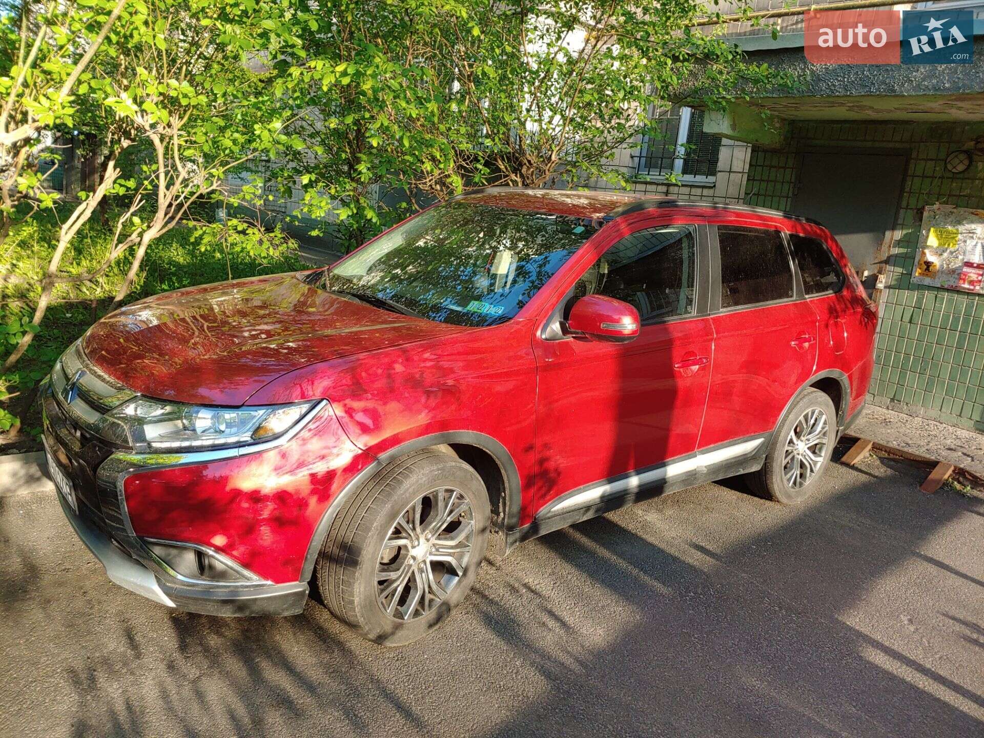 MITSUBISHI OUTLANDER 2015