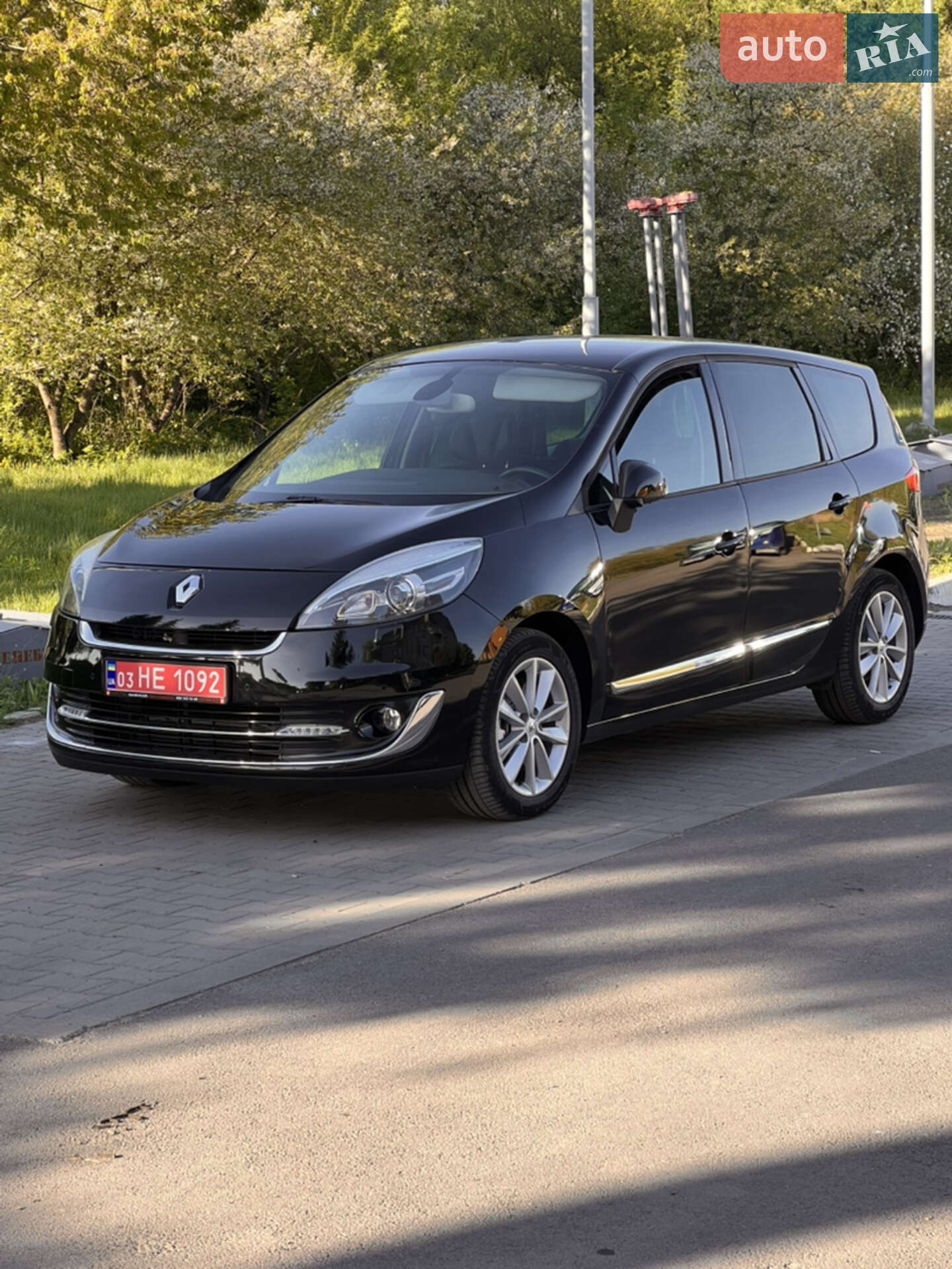 Головне фото звіту автомобіля RENAULT SCENIC 2012