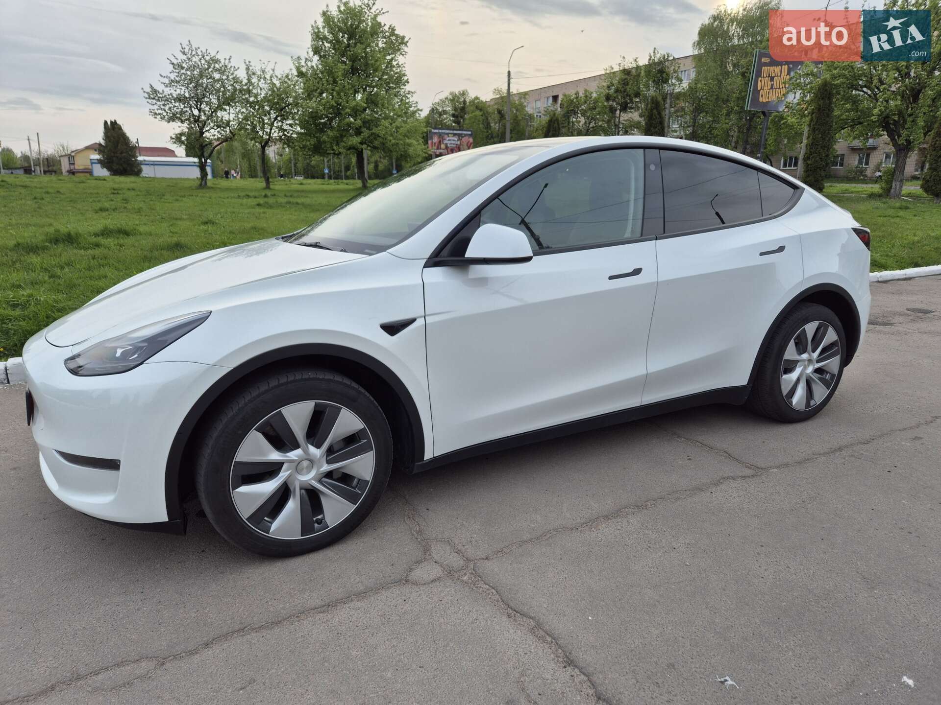 Tesla Model Y 2023