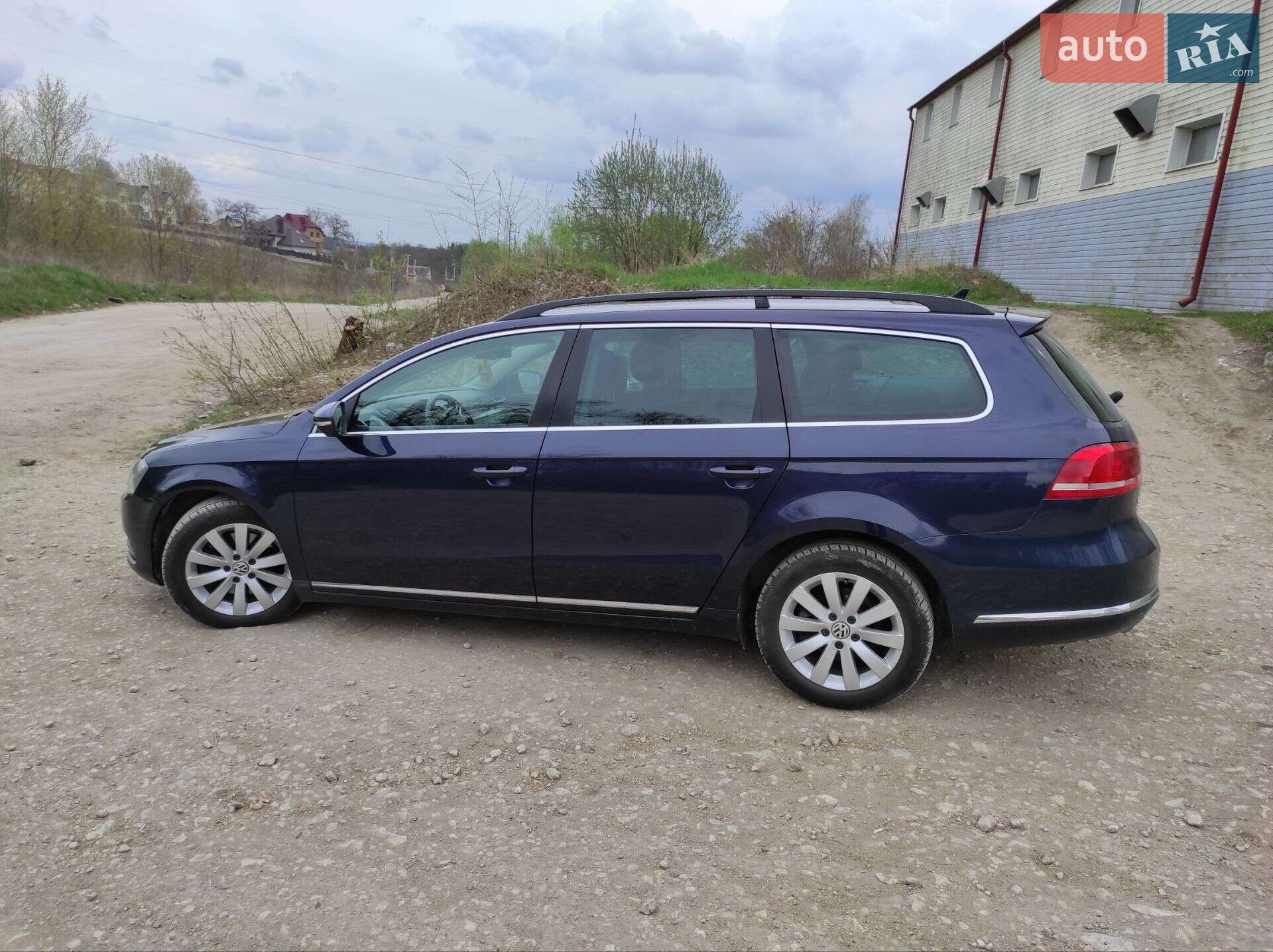 VOLKSWAGEN PASSAT 2011