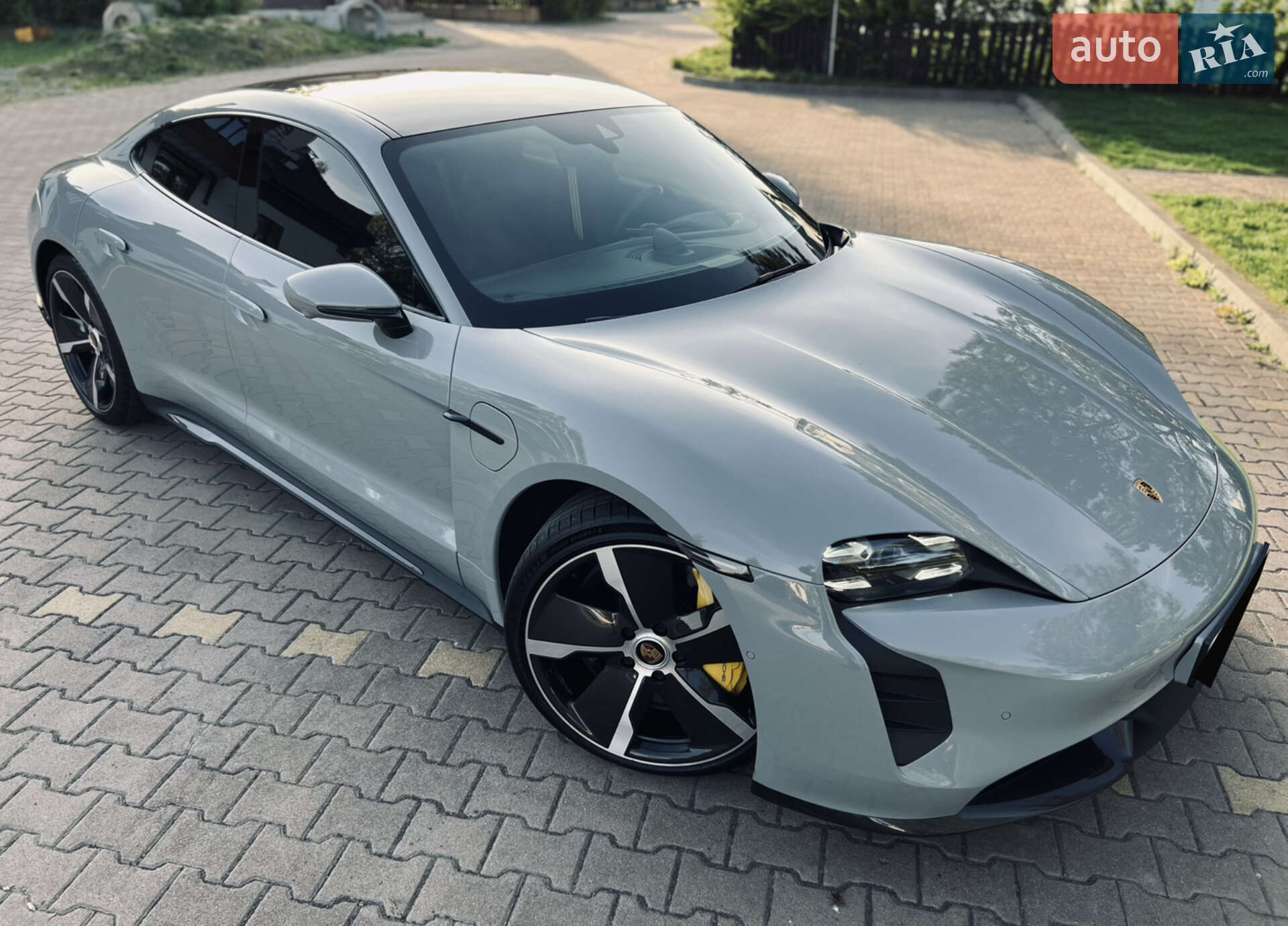 PORSCHE TAYCAN TURBO S 2020