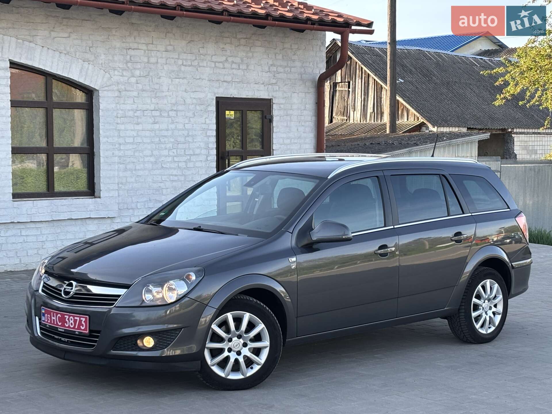 OPEL ASTRA 2010