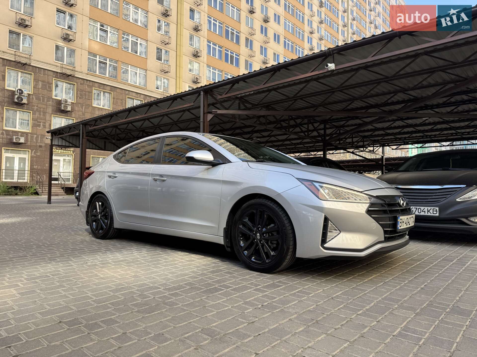 HYUNDAI ELANTRA