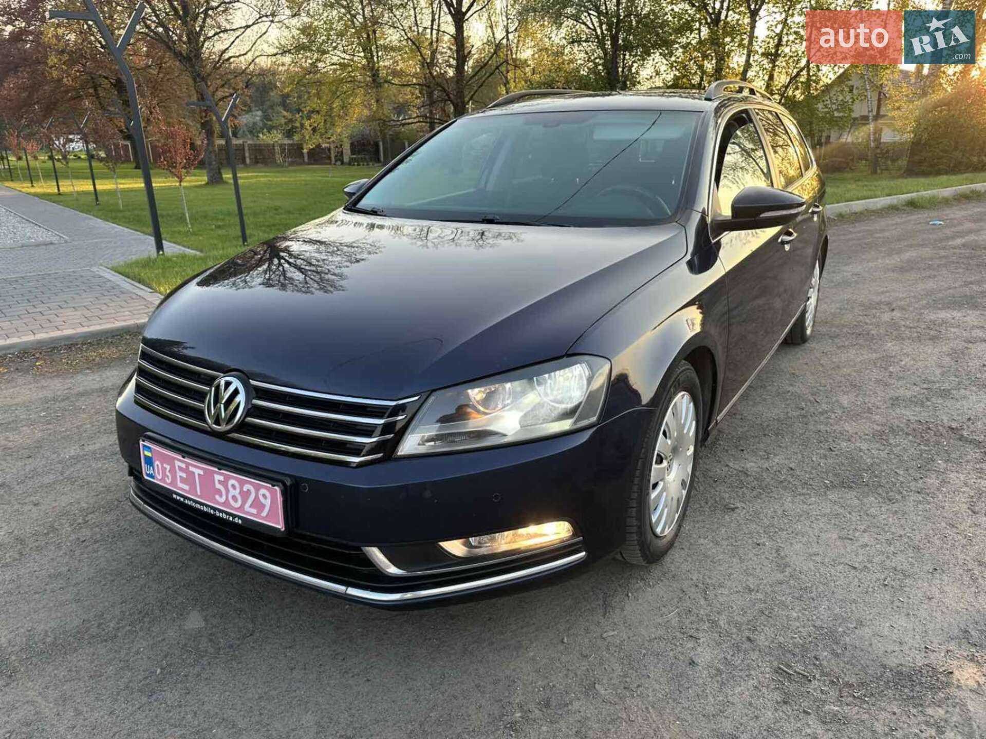 VOLKSWAGEN PASSAT 2011
