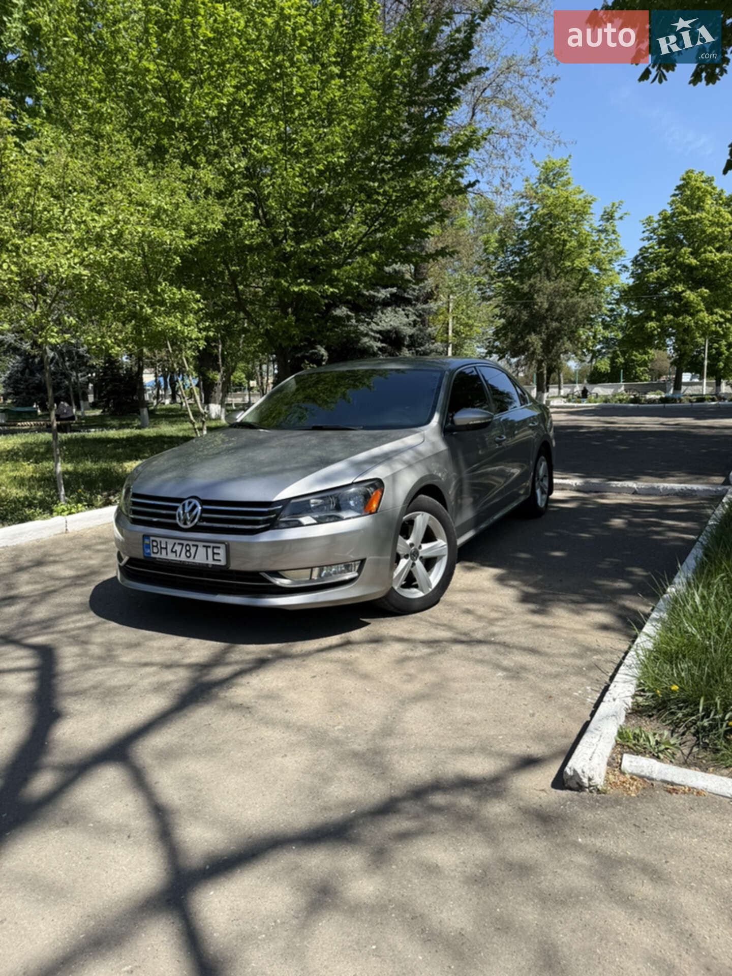 VOLKSWAGEN PASSAT 2011
