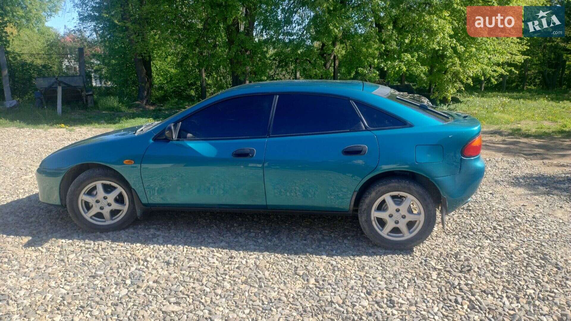 MAZDA 323 1998