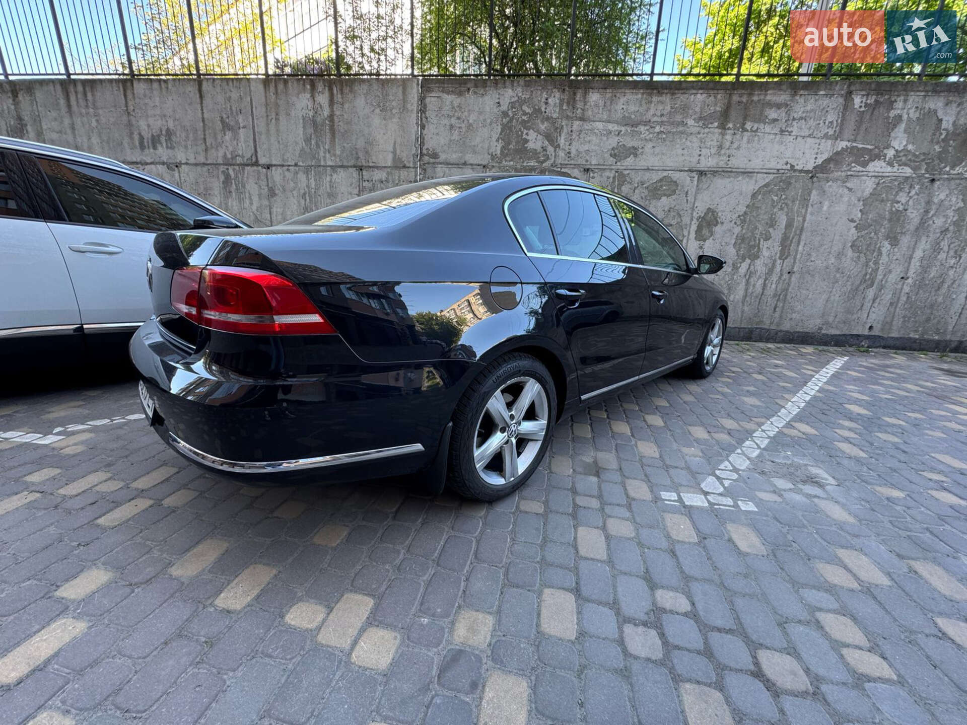 VOLKSWAGEN PASSAT 2011