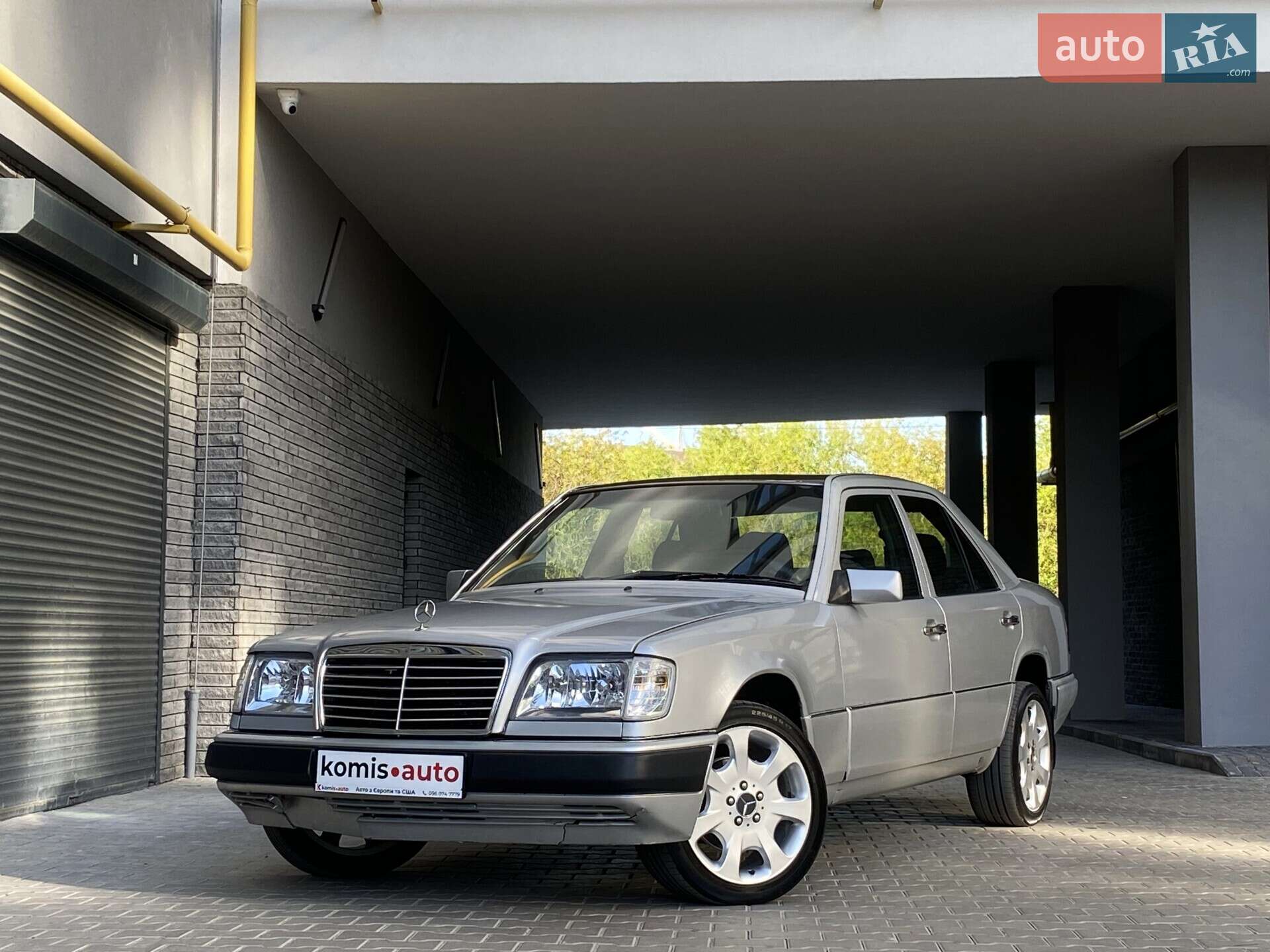 MERCEDES-BENZ E 300 1995