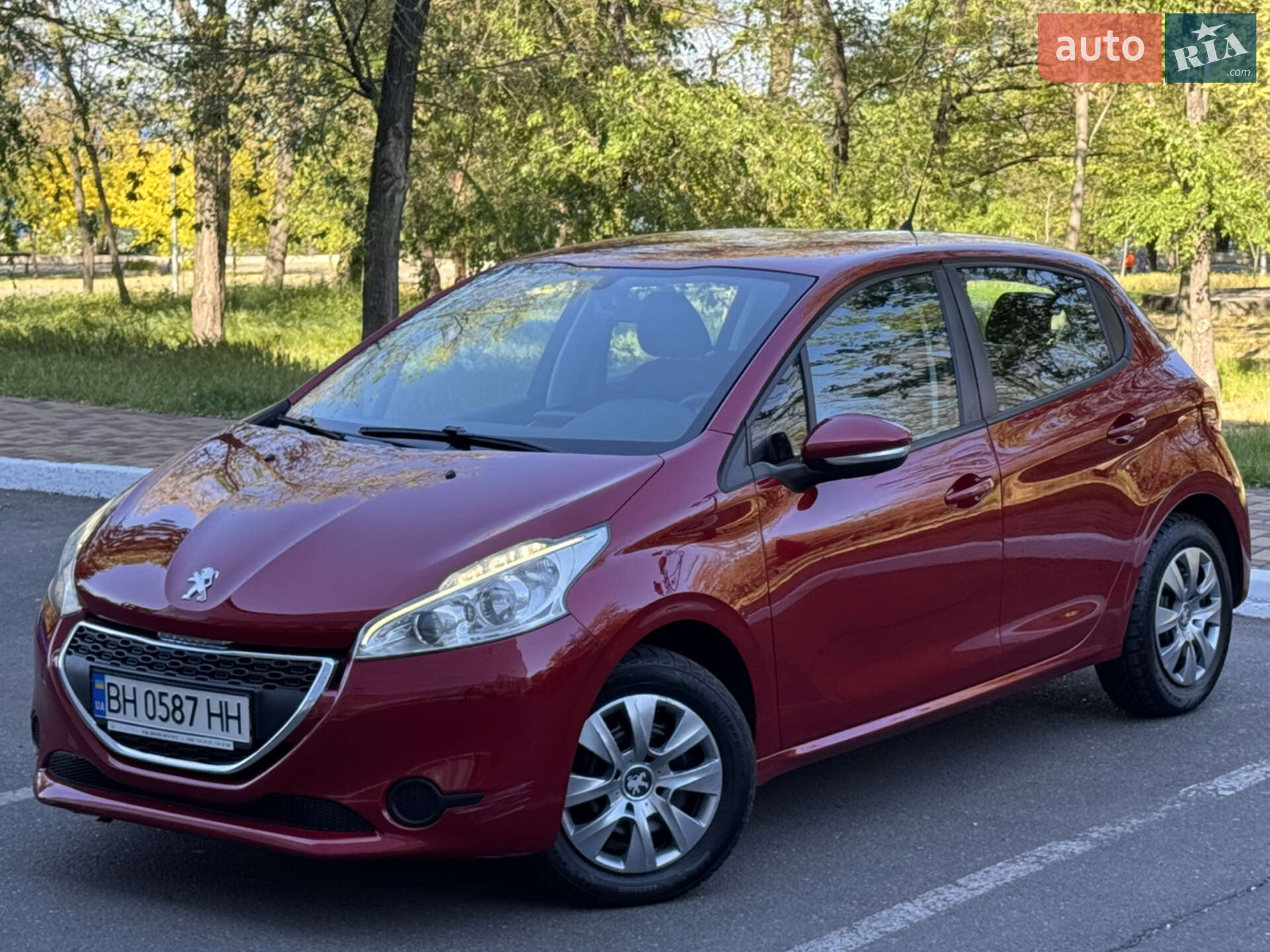 Головне фото звіту автомобіля PEUGEOT 208 2015