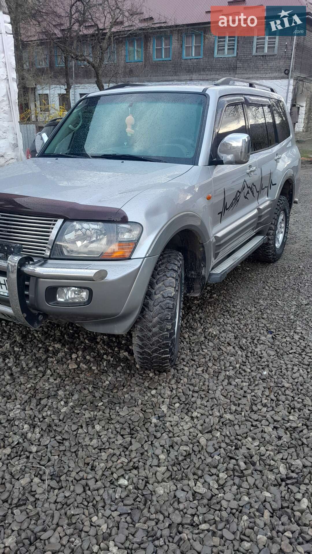 MITSUBISHI PAJERO 2002