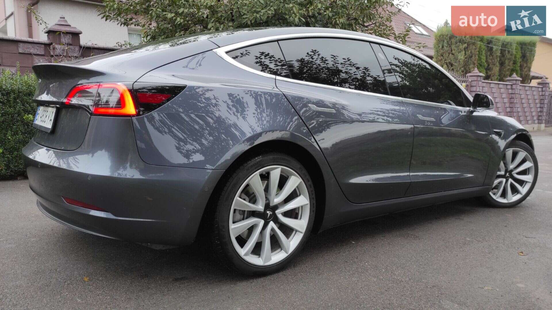 Головне фото звіту автомобіля TESLA MODEL 3 2018