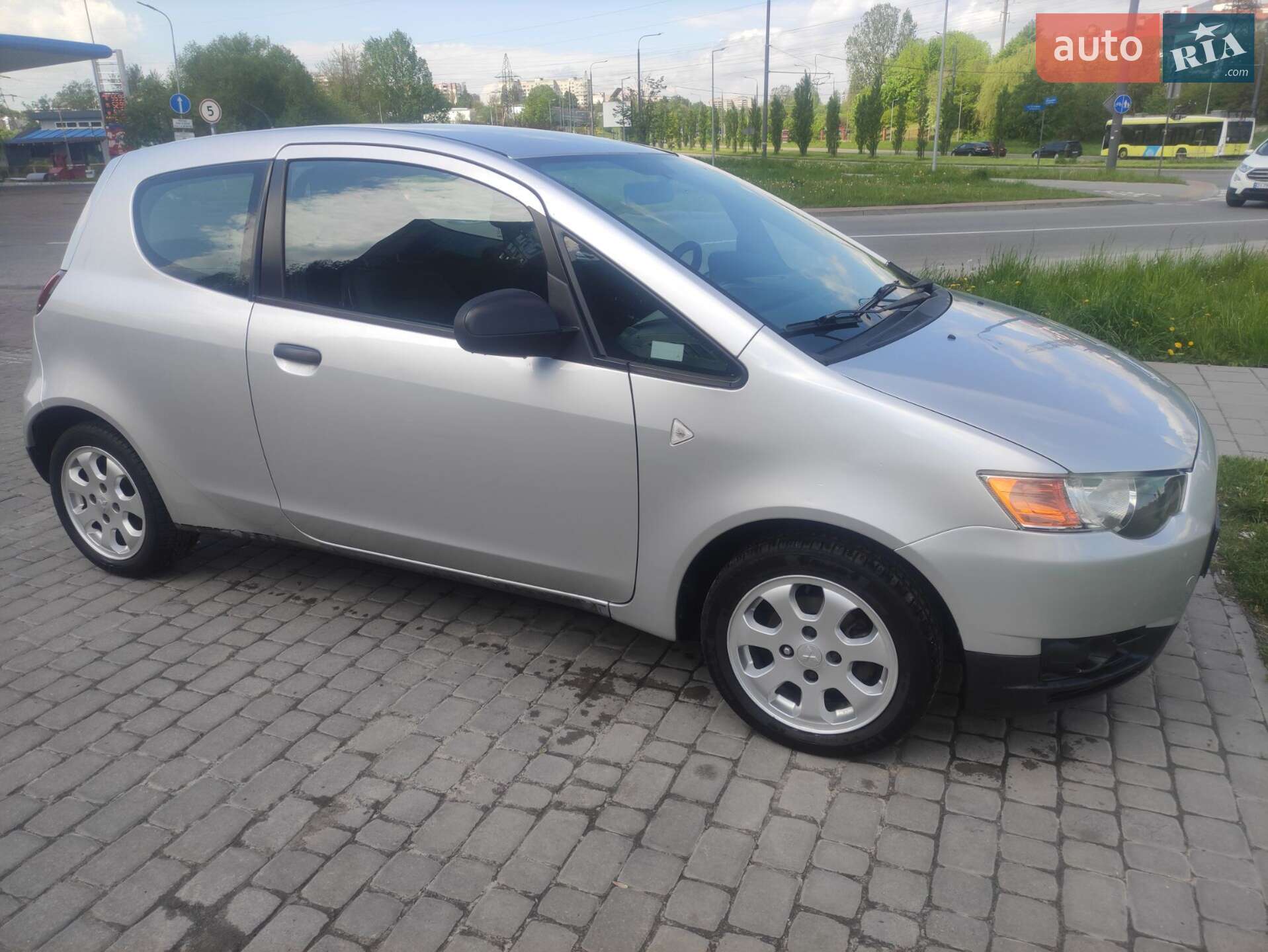 MITSUBISHI COLT 2009