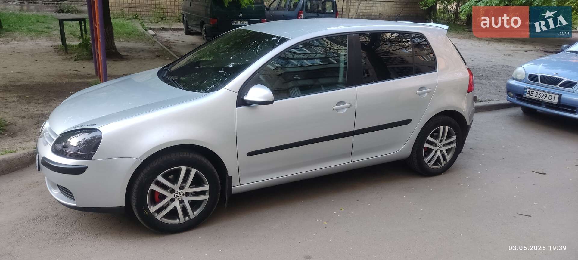 VOLKSWAGEN GOLF 2005