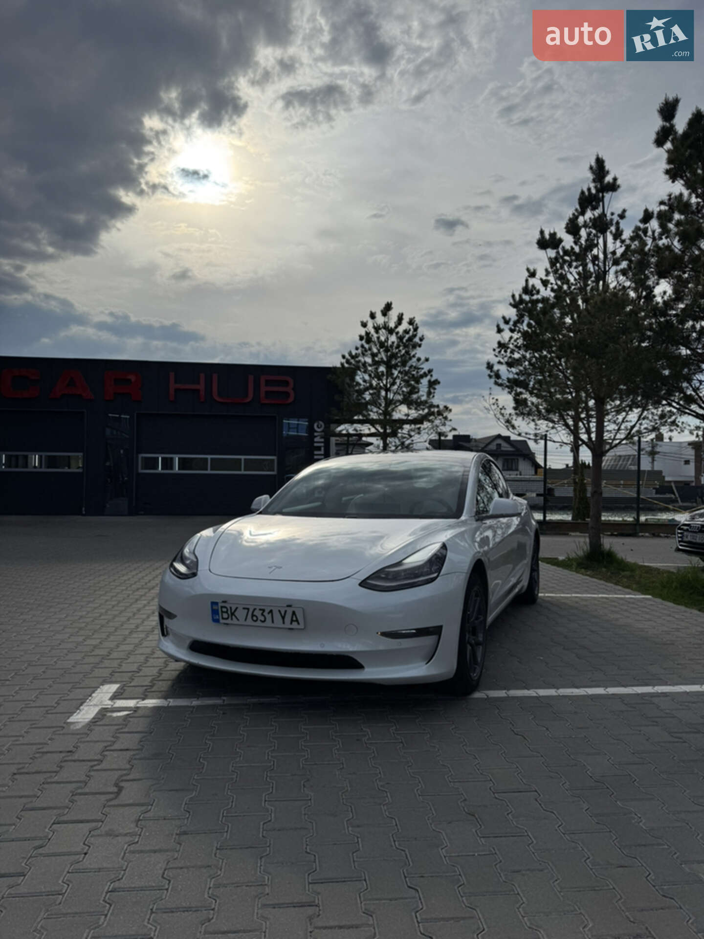 Головне фото звіту автомобіля TESLA MODEL 3 2020