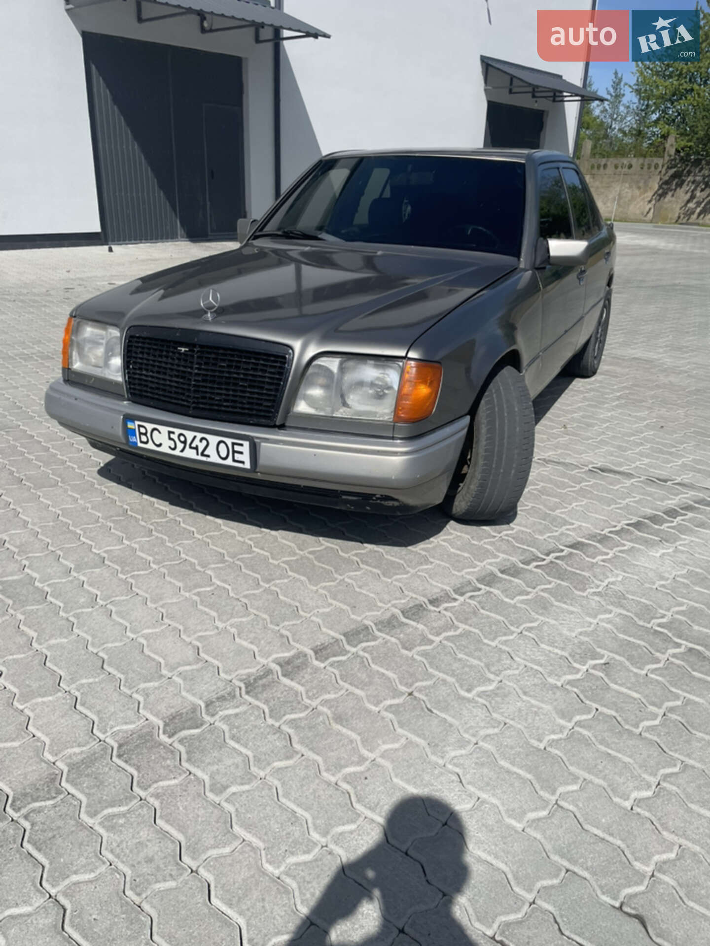 MERCEDES-BENZ 124 1992