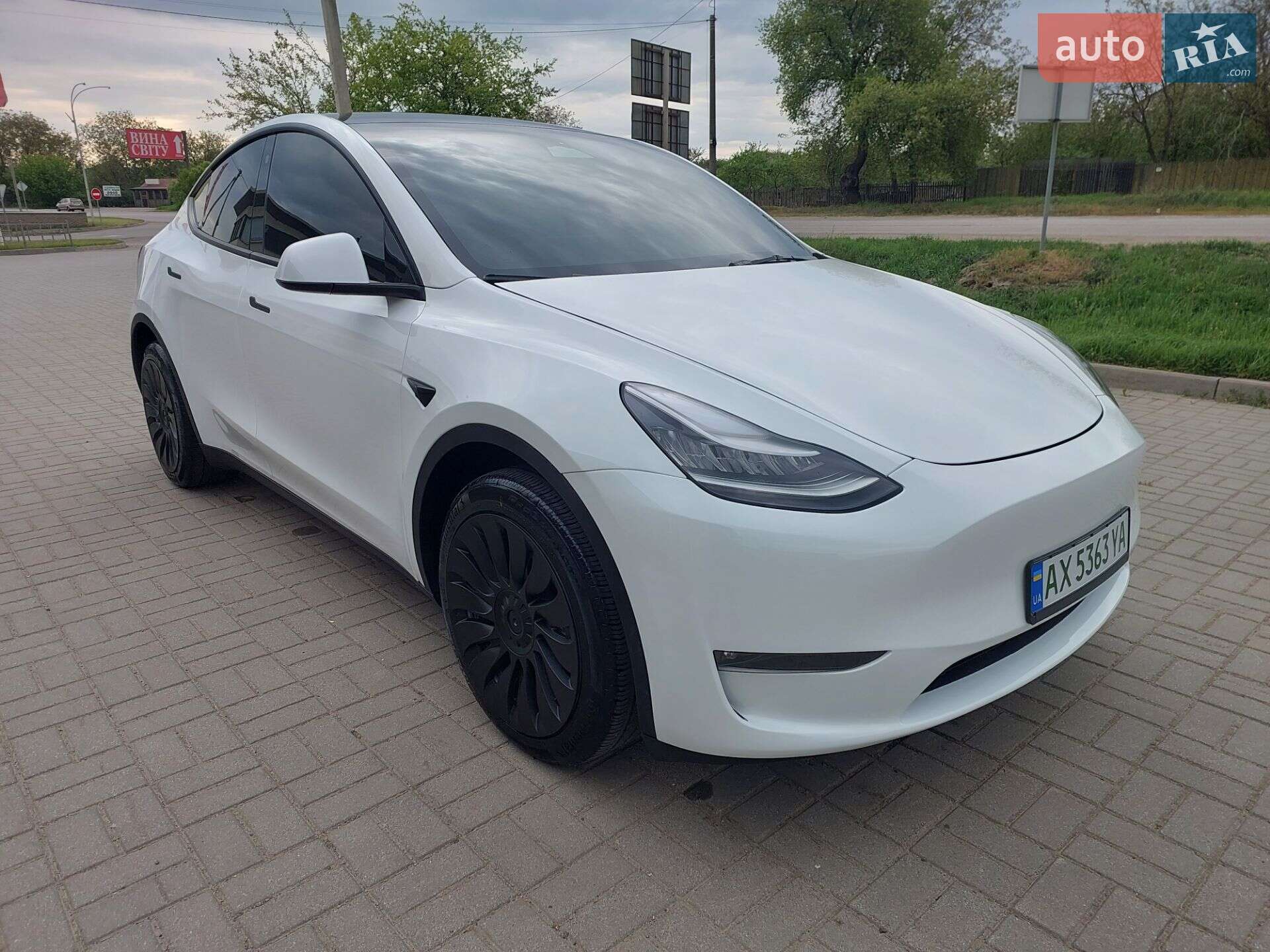 TESLA MODEL Y 2023