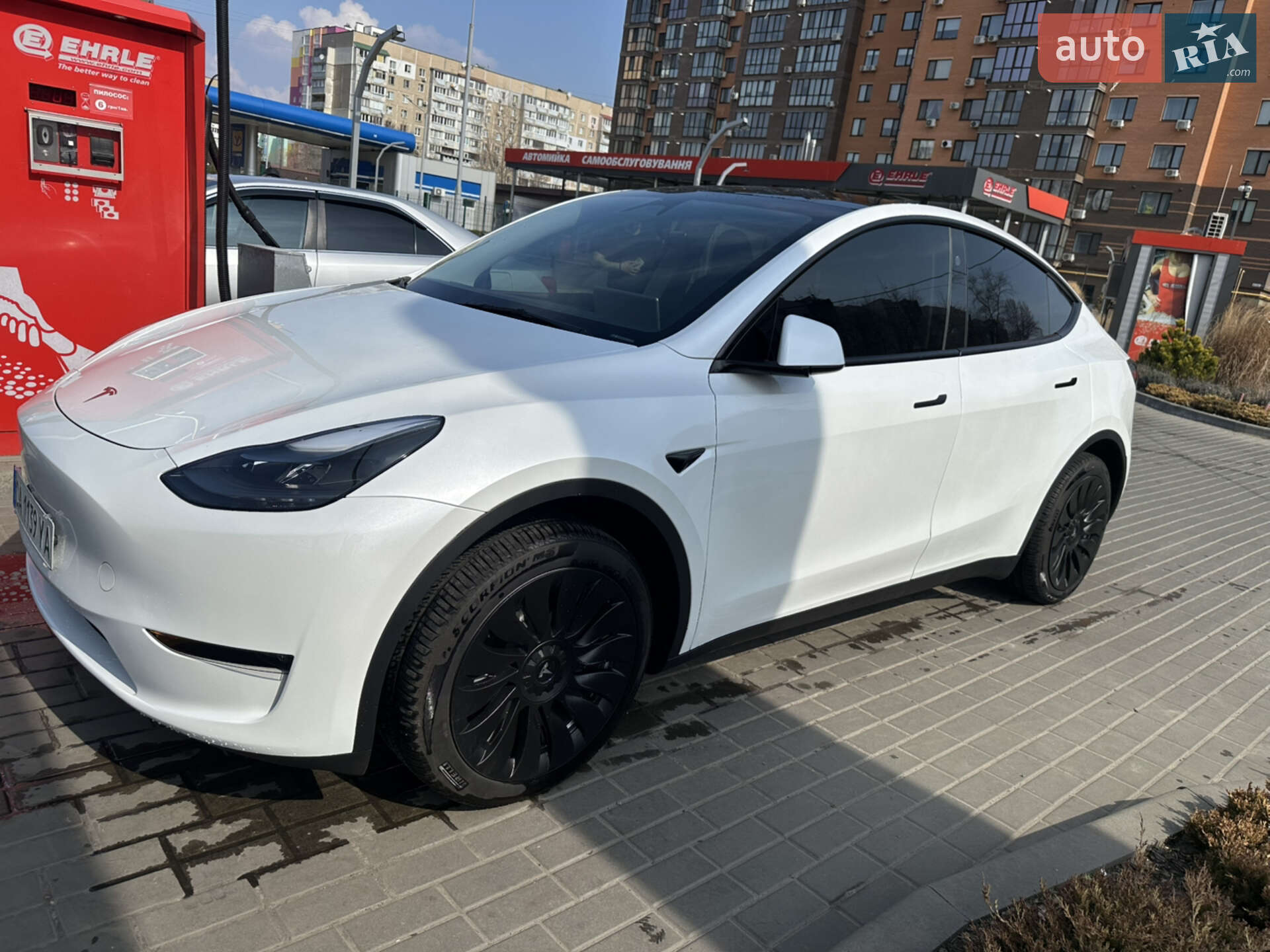 Головне фото звіту автомобіля TESLA MODEL Y 2024