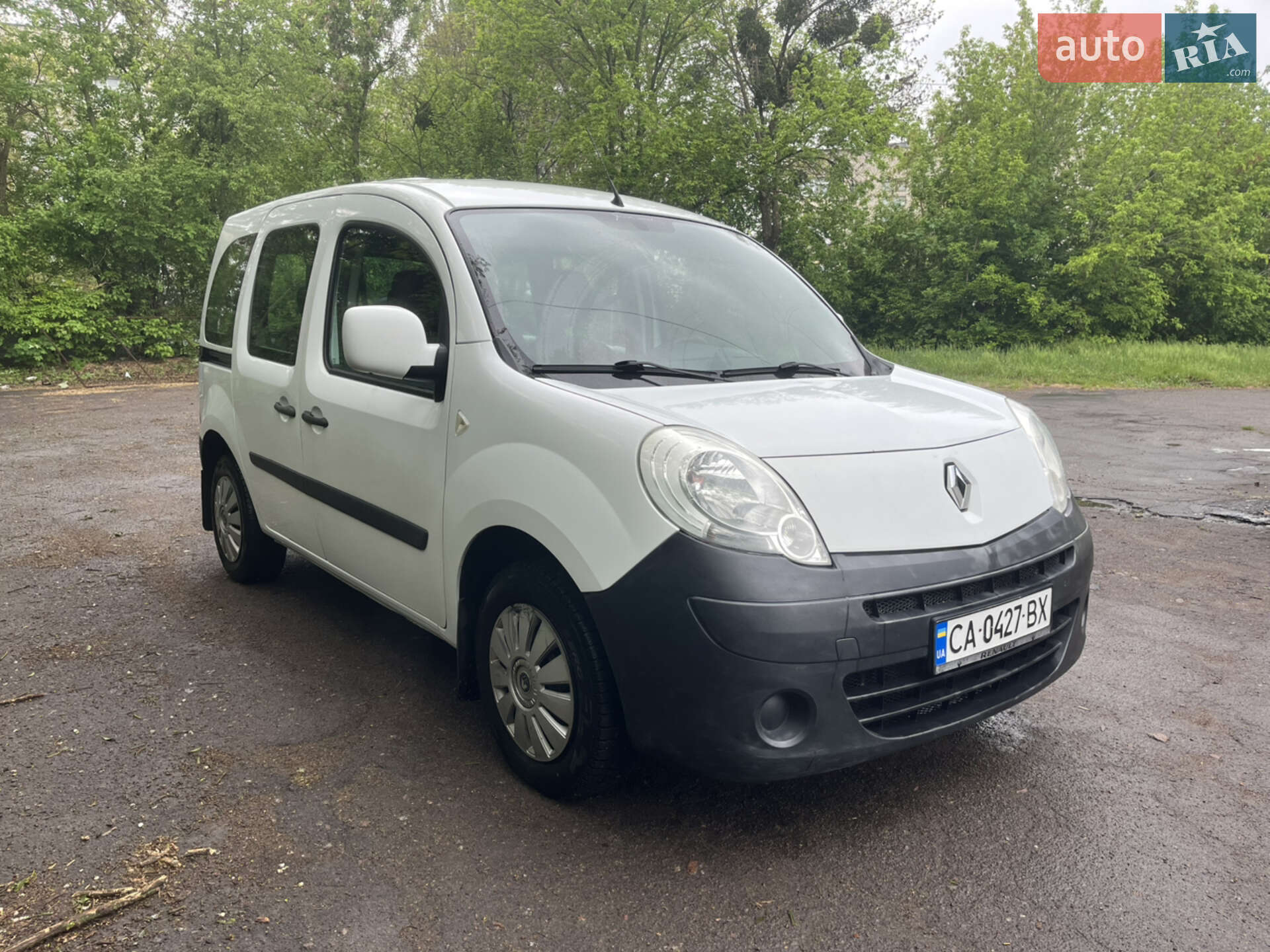Головне фото звіту автомобіля RENAULT KANGOO 2011