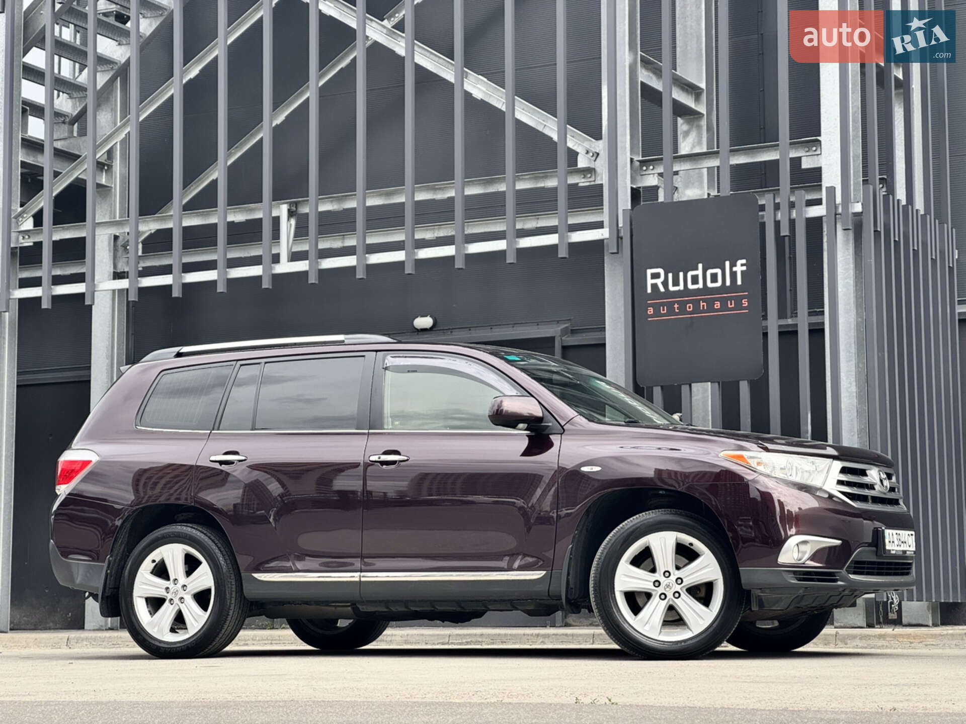 Головне фото звіту автомобіля TOYOTA HIGHLANDER 2012