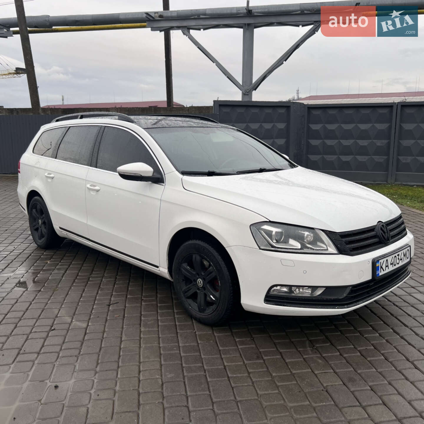 VOLKSWAGEN PASSAT 2011