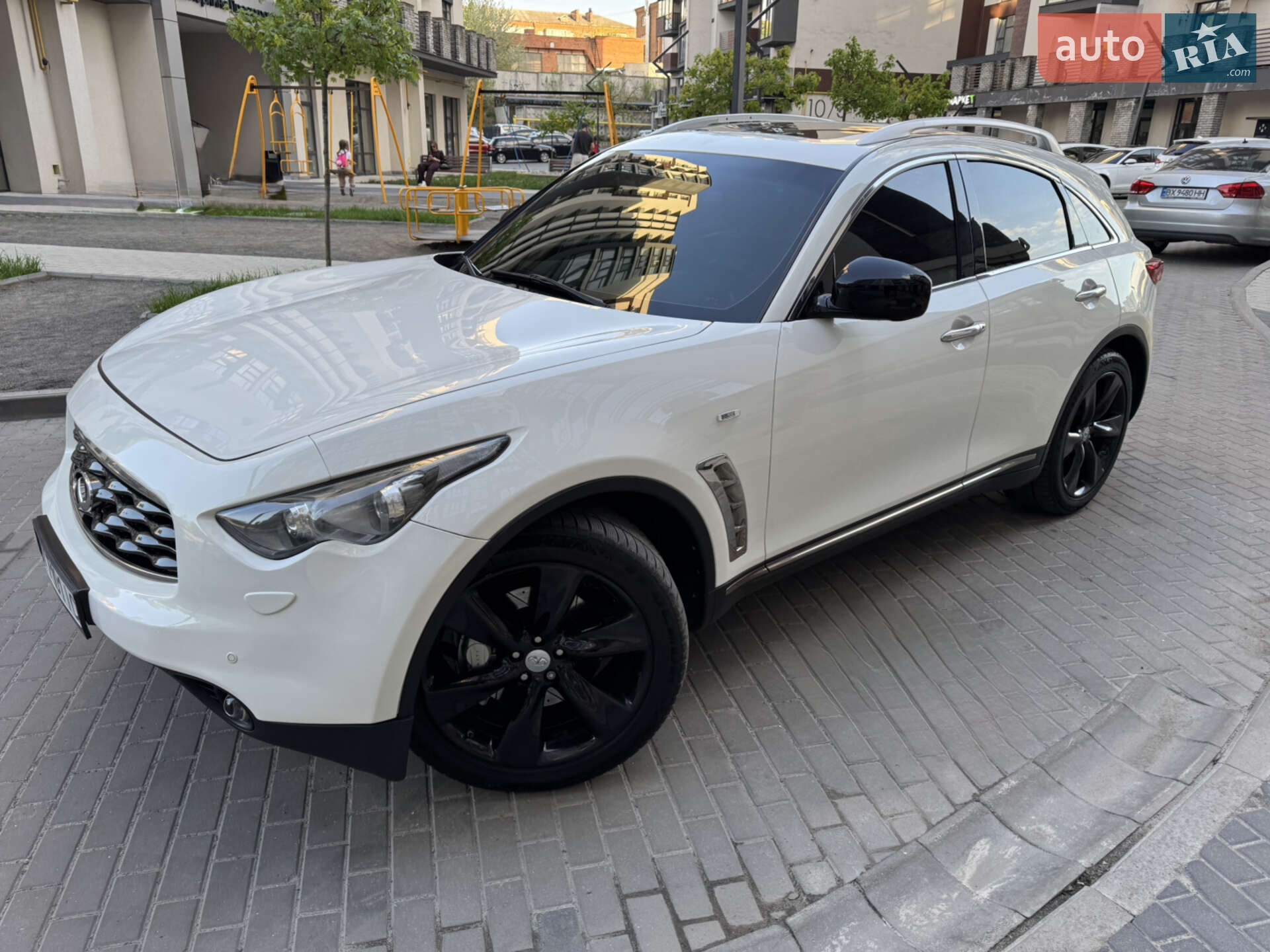 INFINITI FX37 2010