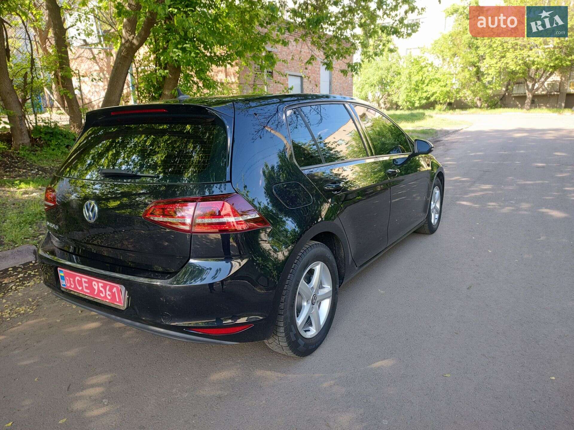VOLKSWAGEN E-GOLF 2014