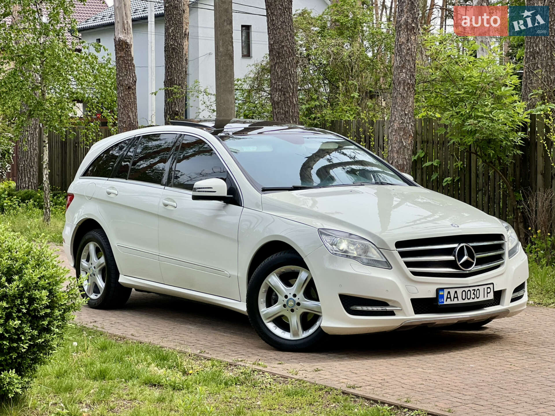 MERCEDES-BENZ R350 2011