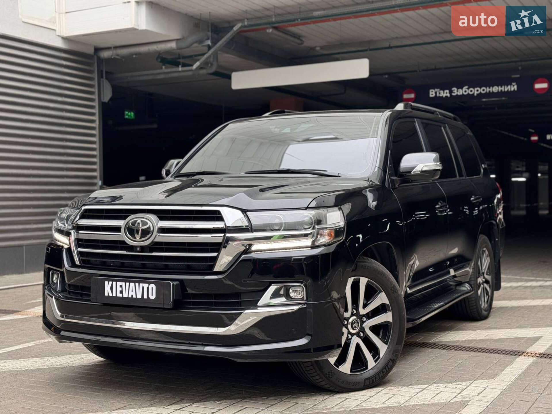 TOYOTA LAND CRUISER 200