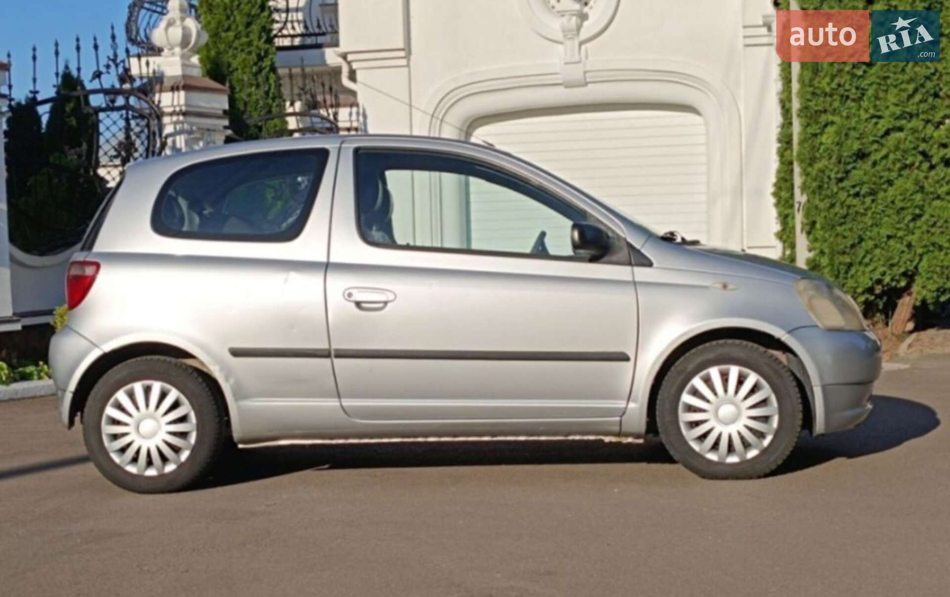 TOYOTA YARIS 2000