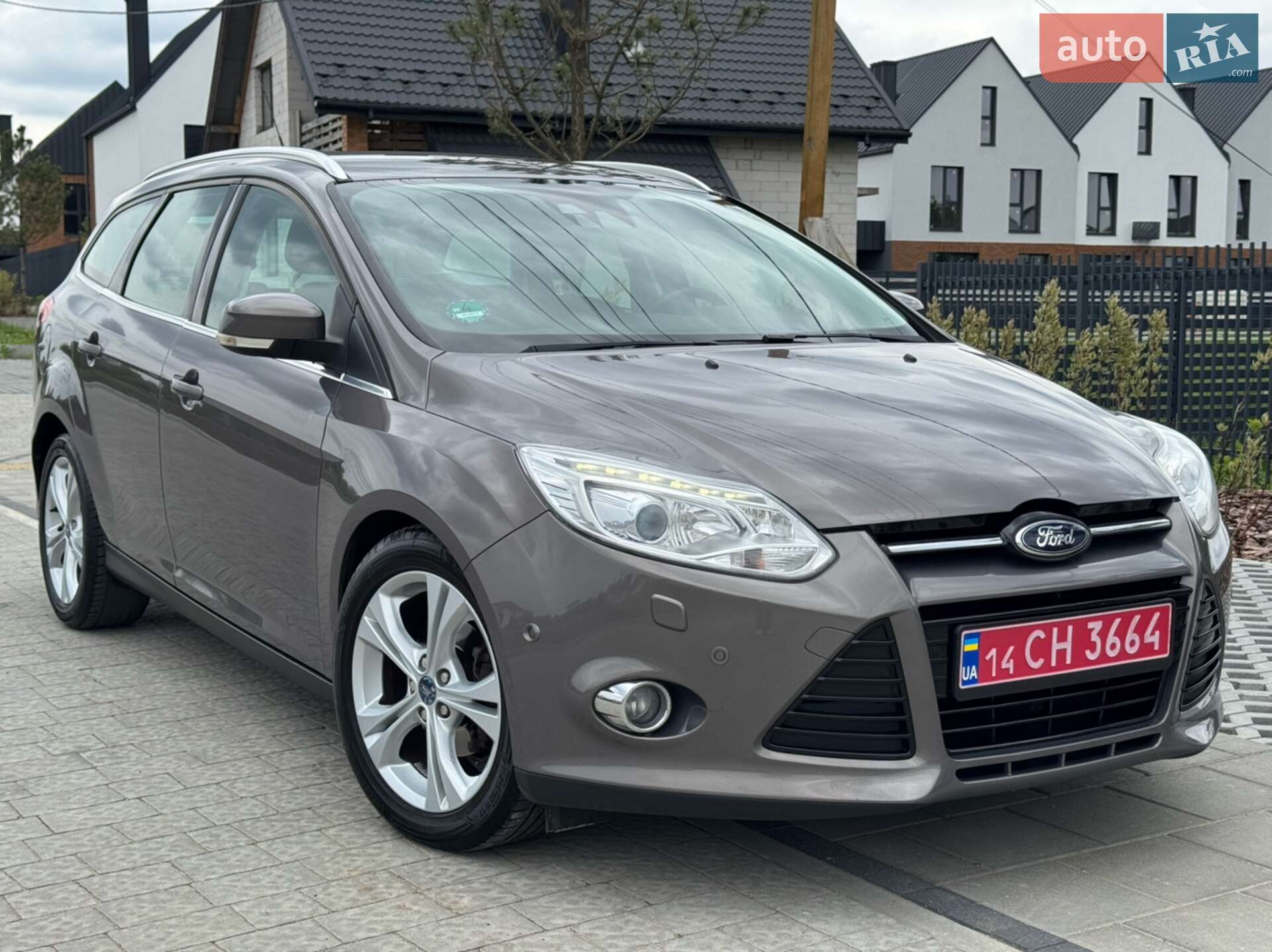 Головне фото звіту автомобіля FORD FOCUS 2012