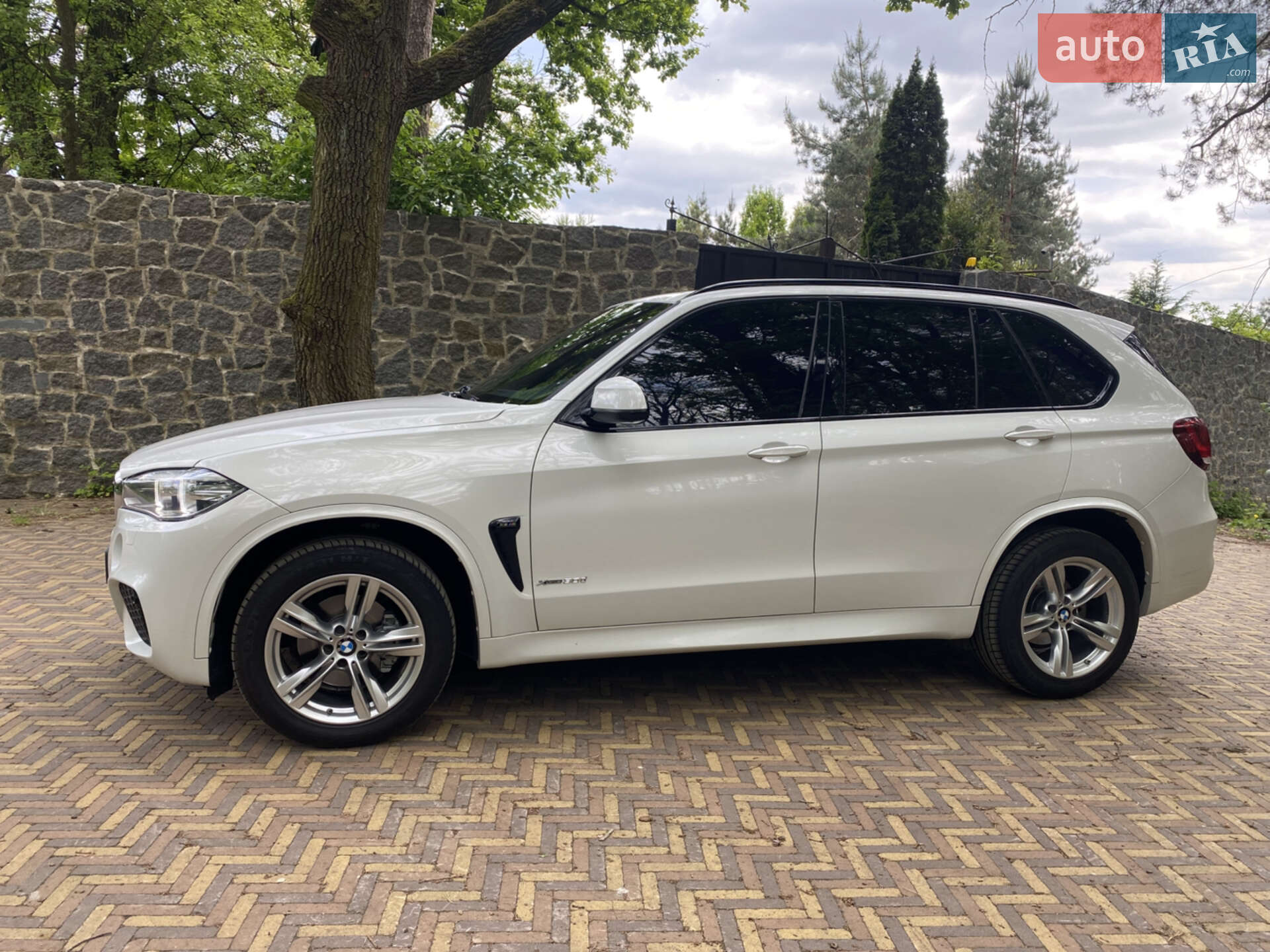 Головне фото звіту автомобіля BMW X5 2017
