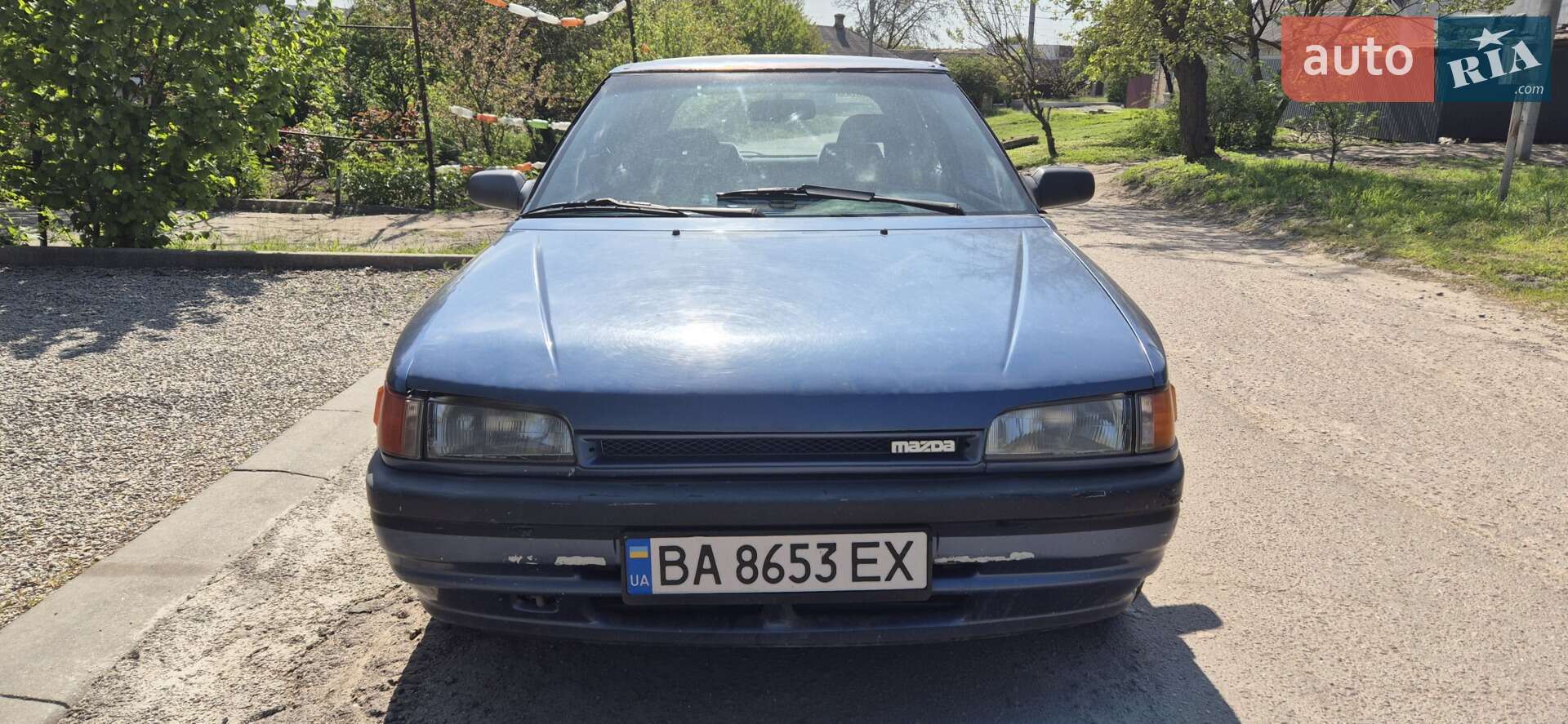 MAZDA 323 1990