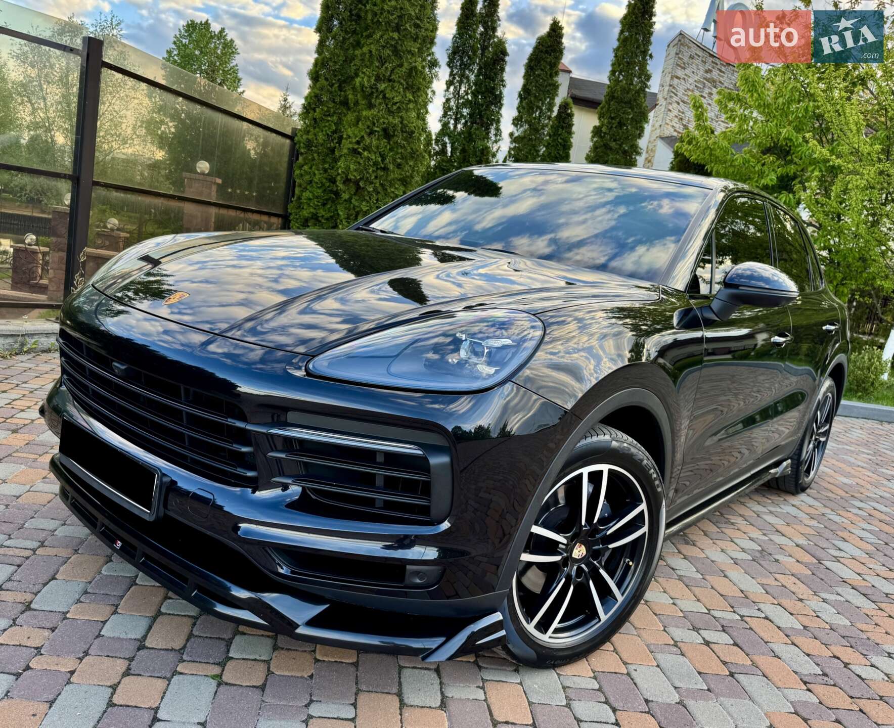 Головне фото звіту автомобіля PORSCHE CAYENNE 2022