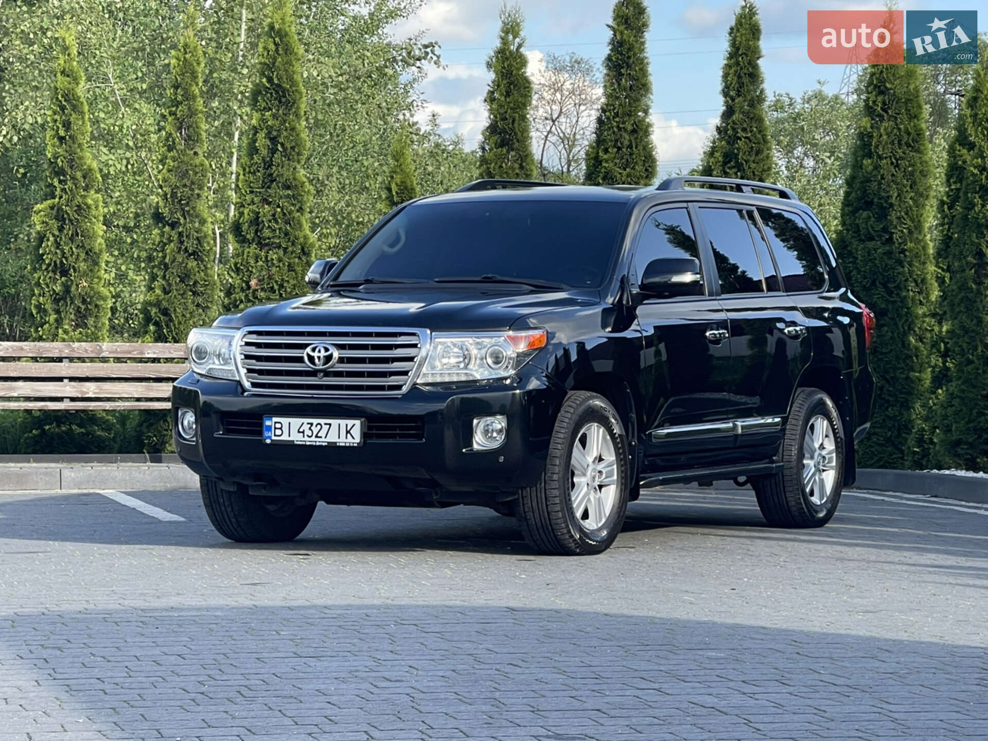 Головне фото звіту автомобіля TOYOTA LAND CRUISER 200 2013