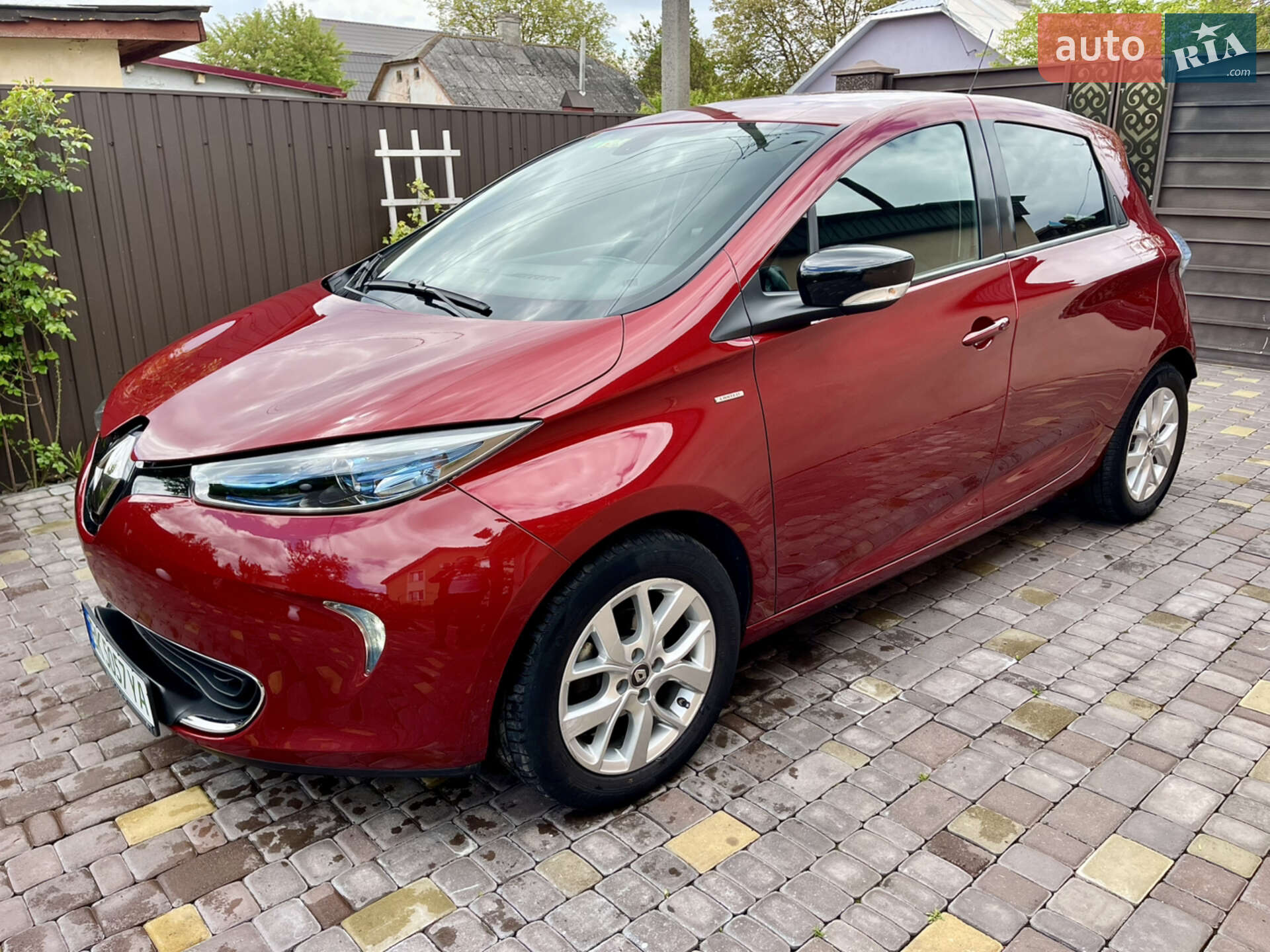 Головне фото звіту автомобіля RENAULT ZOE 2018
