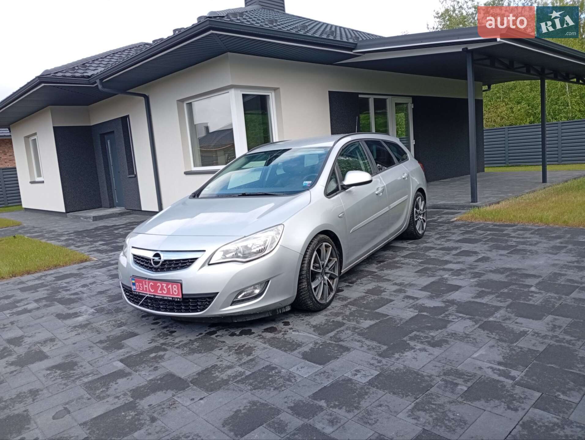 OPEL ASTRA SPORTS TOURER 2011