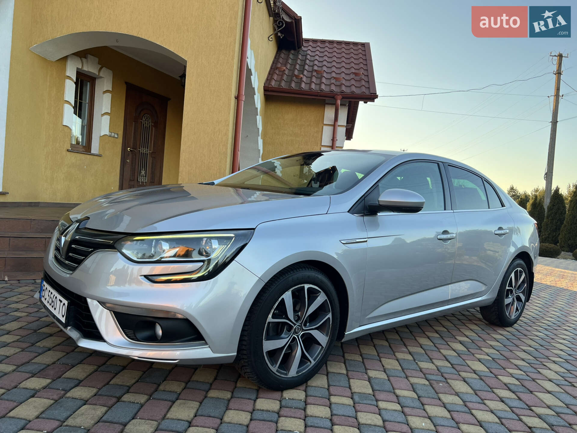 Головне фото звіту автомобіля RENAULT MEGANE 2017