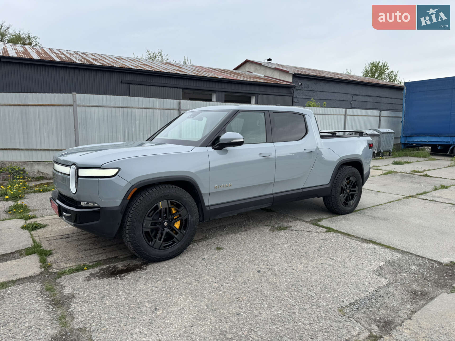 RIVIAN R1T 2023