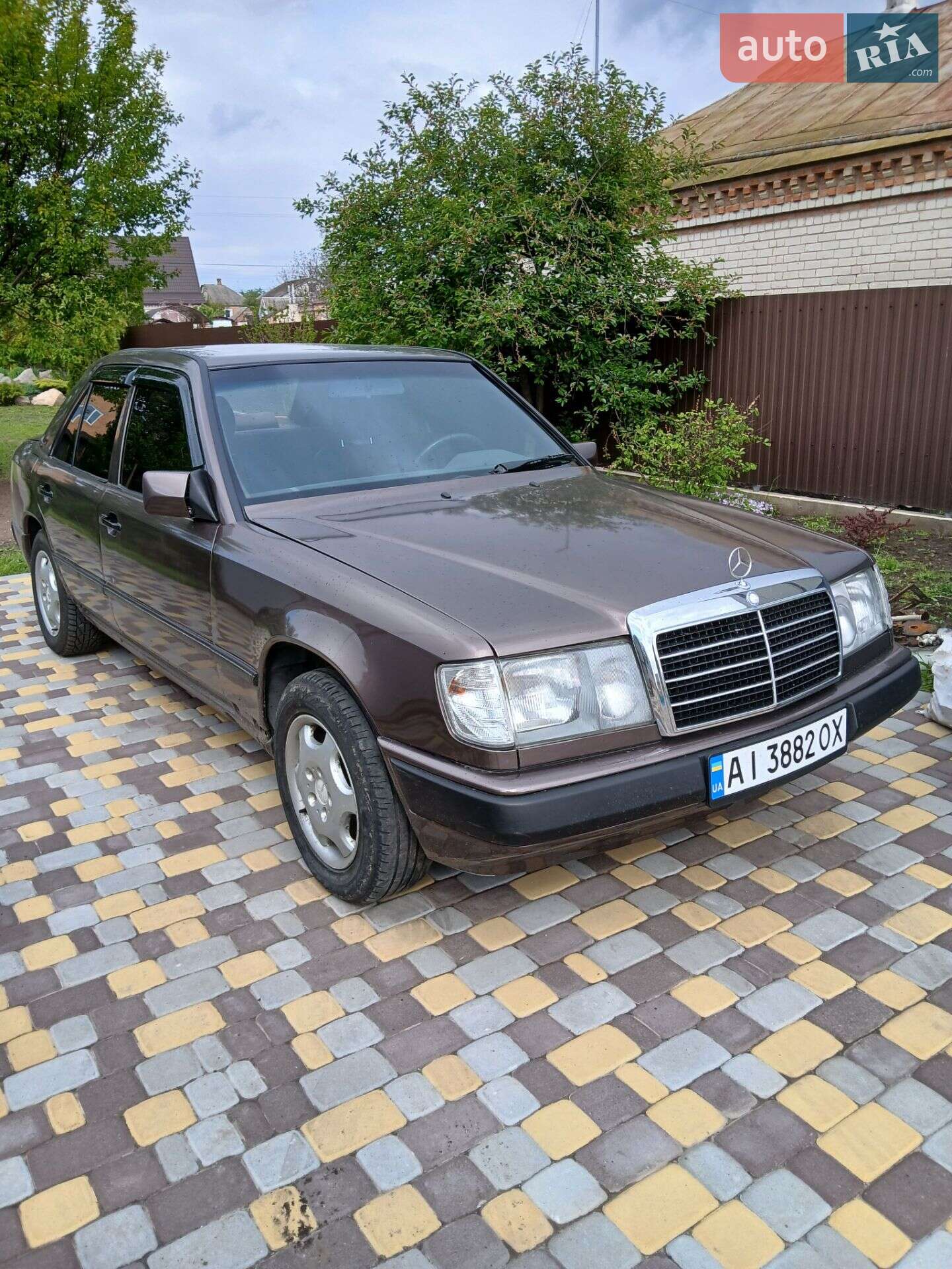 MERCEDES-BENZ 230 1989