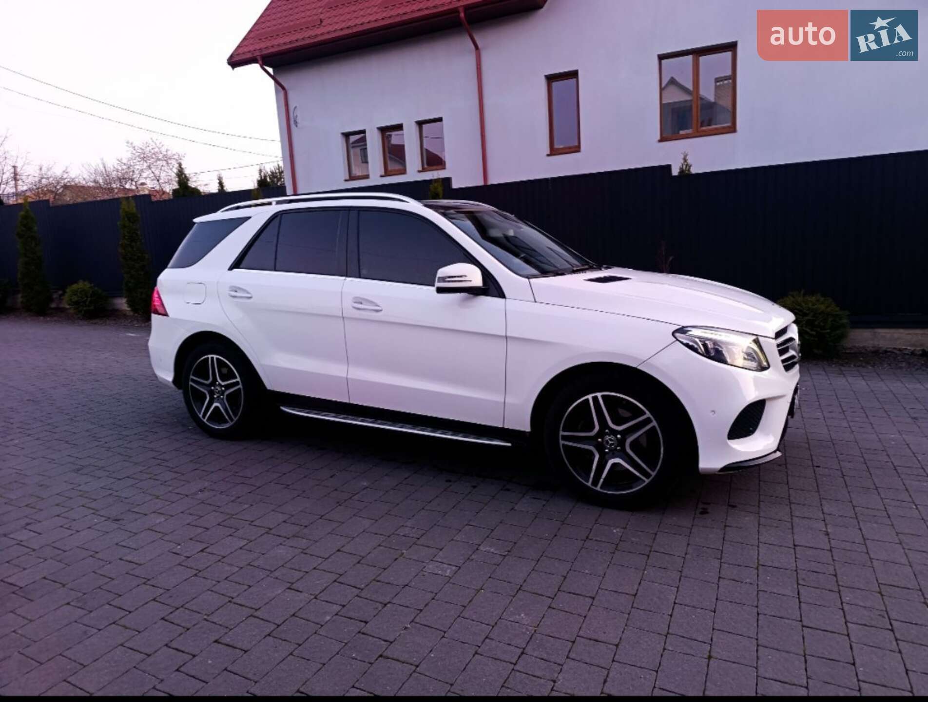 Головне фото звіту автомобіля MERCEDES-BENZ GLE 350D 2017