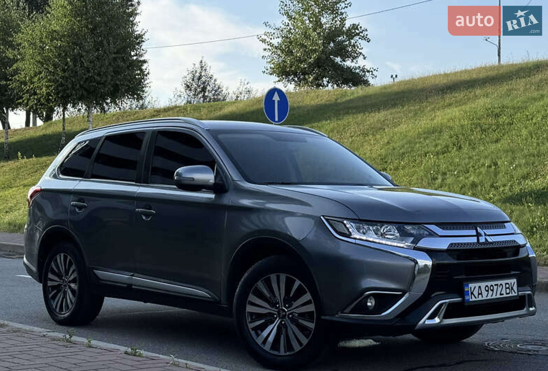 Головне фото звіту автомобіля MITSUBISHI OUTLANDER 2019