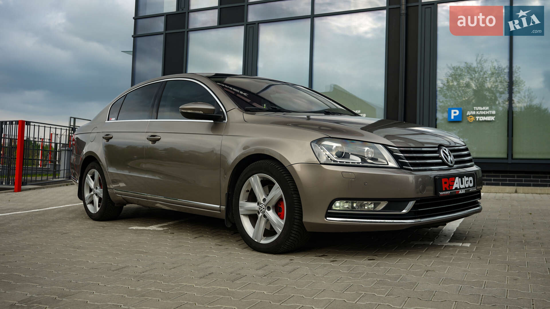 VOLKSWAGEN PASSAT 2011