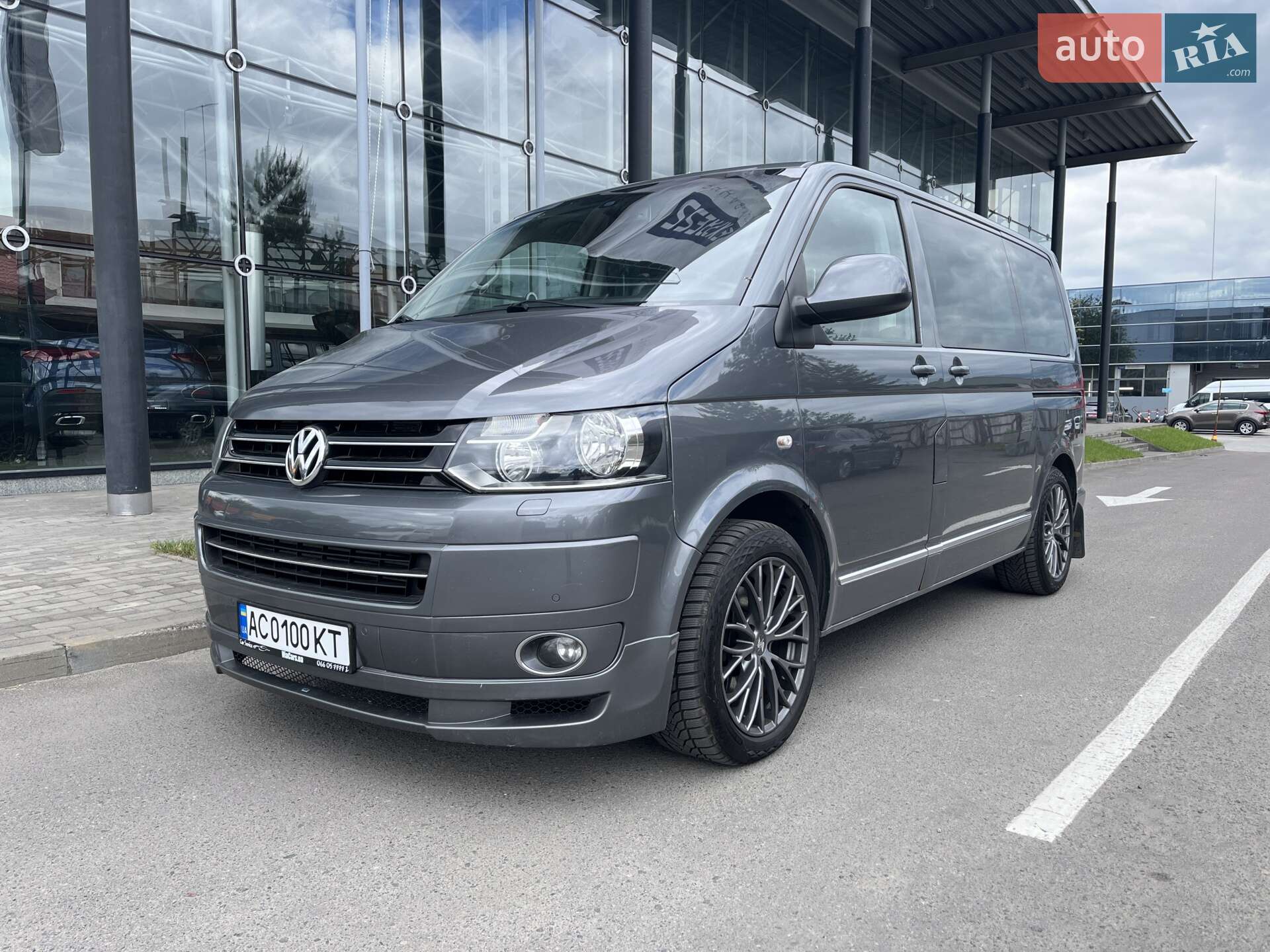 VOLKSWAGEN MULTIVAN 2011
